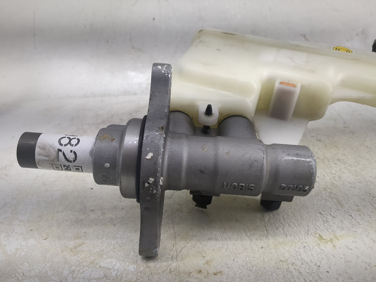 2014-2018 Kia Forte Brake Master Cylinder 1497982 - Oemusedautoparts1.com