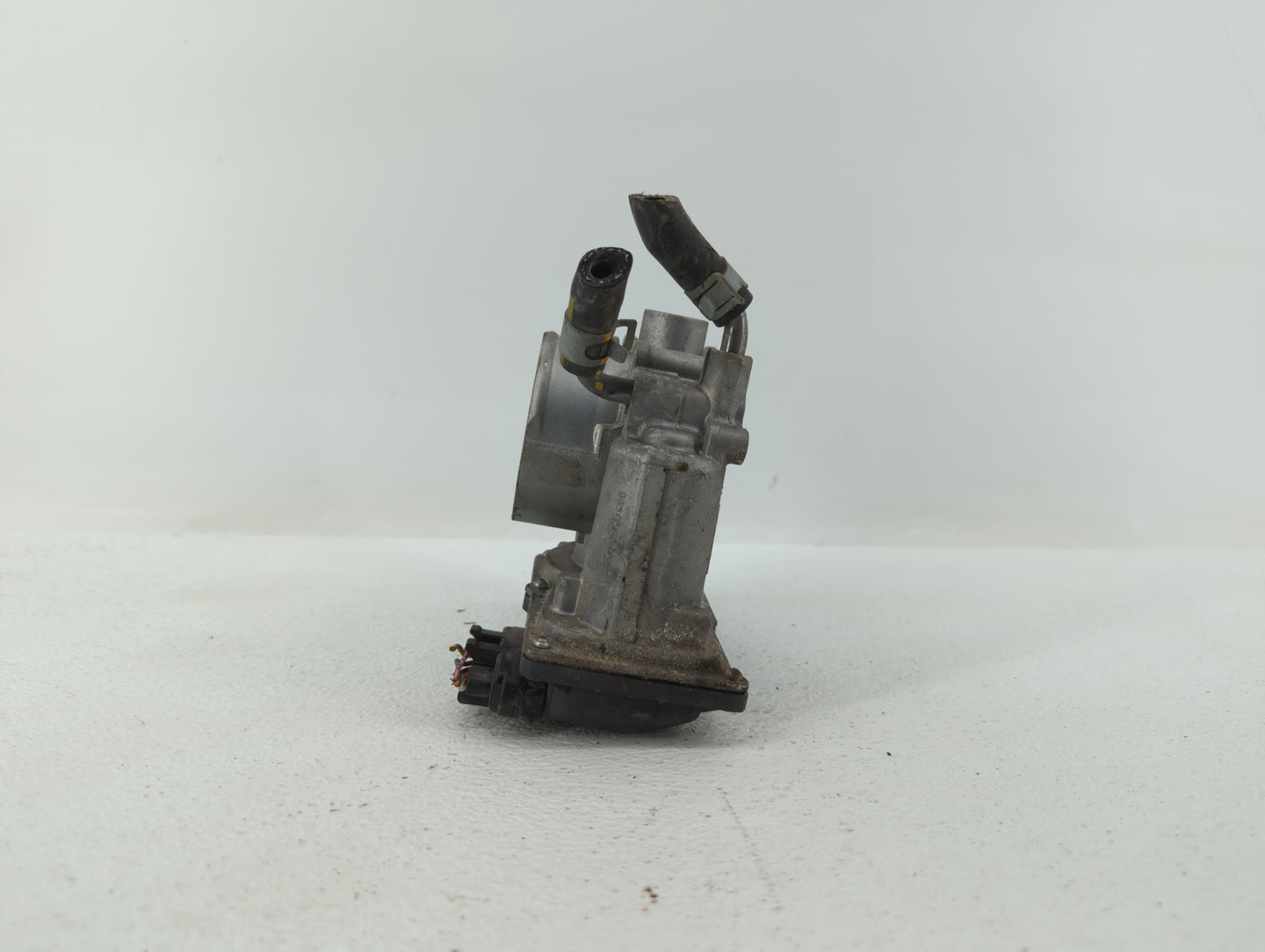 2014-2018 Kia Forte Throttle Body P/N:35100-2E000 1302150124, 35100-2E710 Fits Fits 2011 2012 2013 2014 2015 2016 2017 2018 