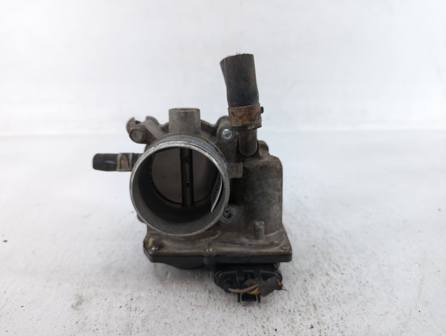 2017-2022 Kia Forte Throttle Body P/N:35100-2B340 Fits Fits 2015 2016 2017 2018 2019 2020 2021 2022 OEM Used Auto Parts - Oe