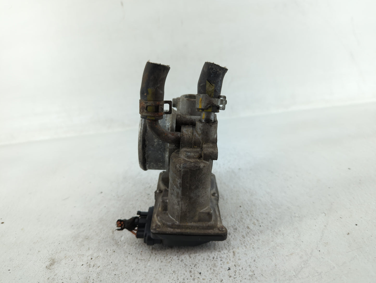 2017-2022 Kia Forte Throttle Body P/N:35100-2B340 Fits Fits 2015 2016 2017 2018 2019 2020 2021 2022 OEM Used Auto Parts - Oe