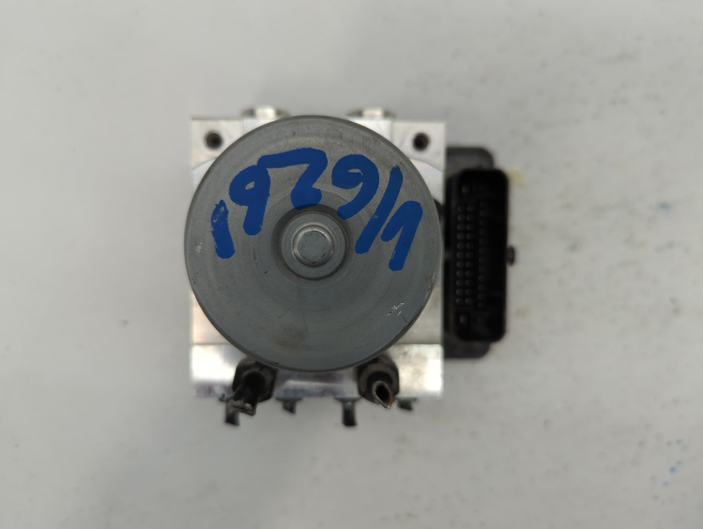 2017-2018 Kia Forte ABS Pump Control Module Replacement P/N:58900-B0200 58920-B0200 Fits Fits 2017 2018 OEM Used Auto Parts 