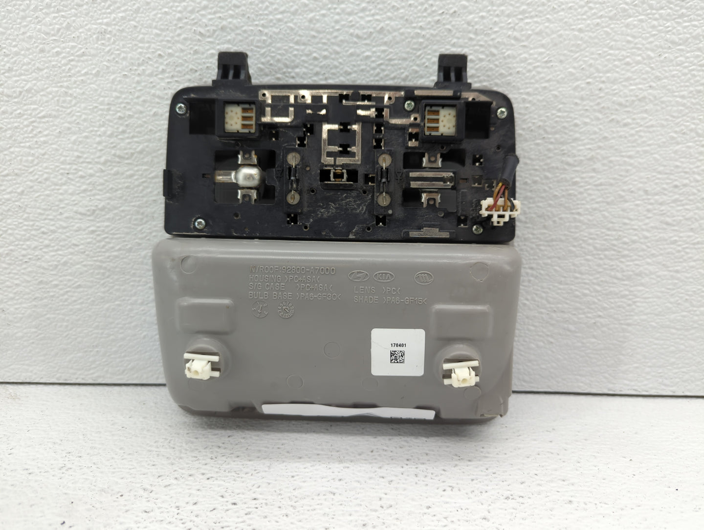 2018 Kia Forte Overhead Roof Console Grey - Oemusedautoparts1.com