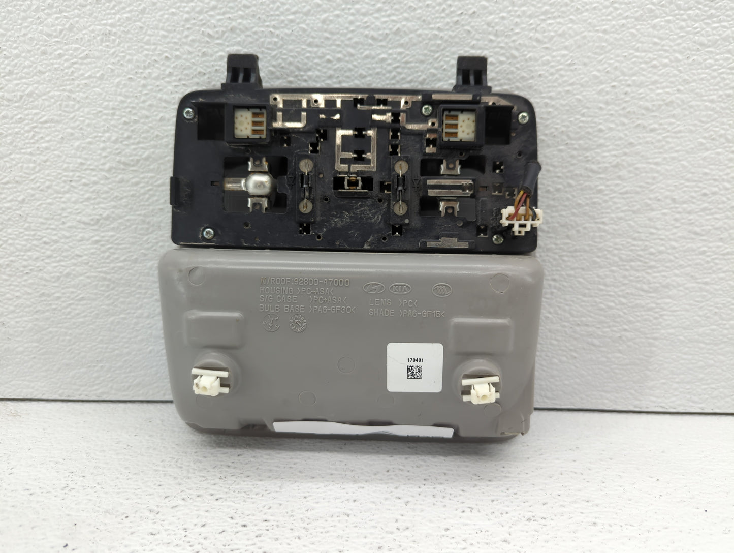 2018 Kia Forte Overhead Roof Console Grey - Oemusedautoparts1.com