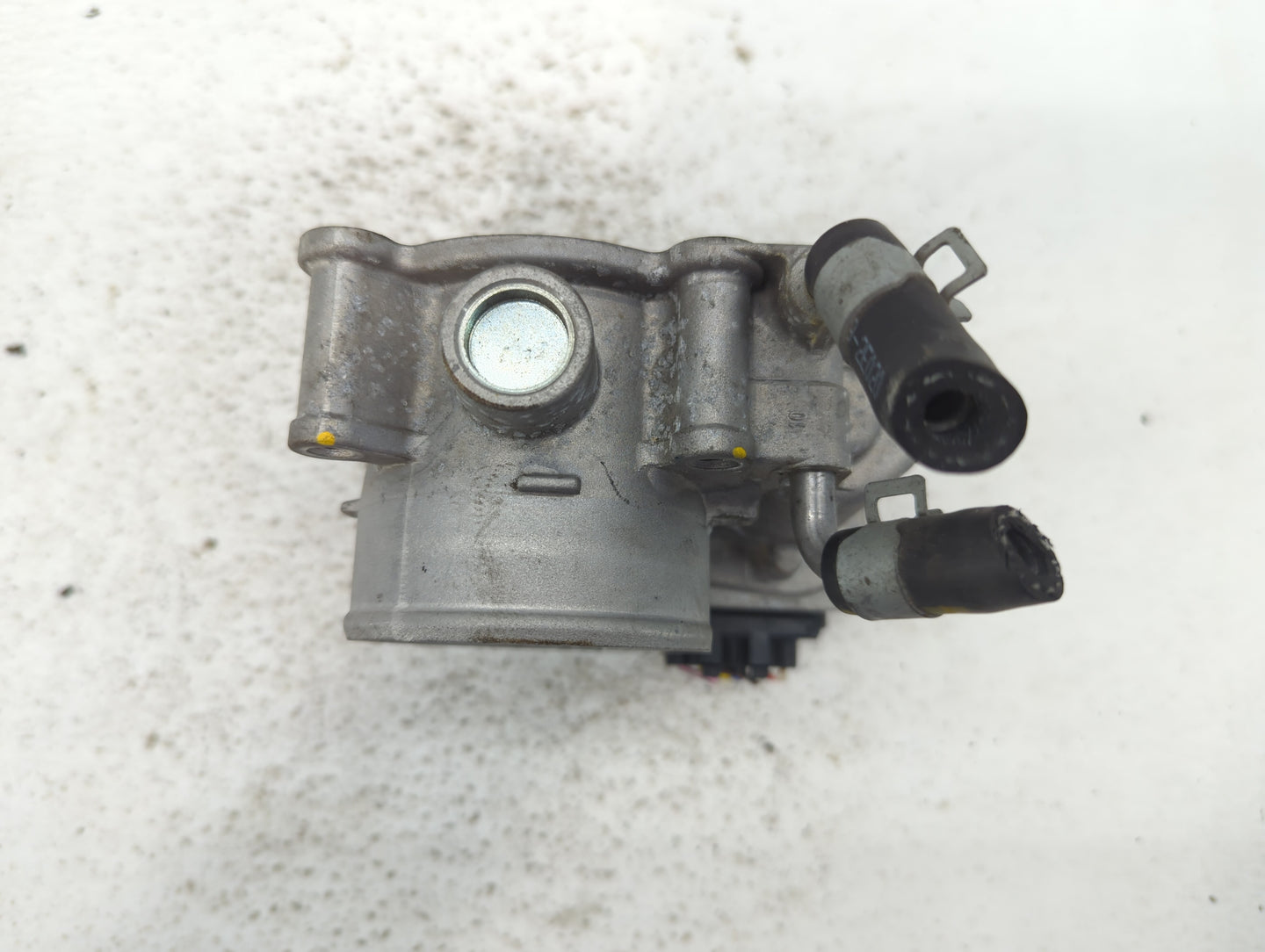 2014-2018 Kia Forte Throttle Body P/N:35100-2E000 Fits Fits 2011 2012 2013 2014 2015 2016 2017 2018 2019 2020 2021 OEM Used 