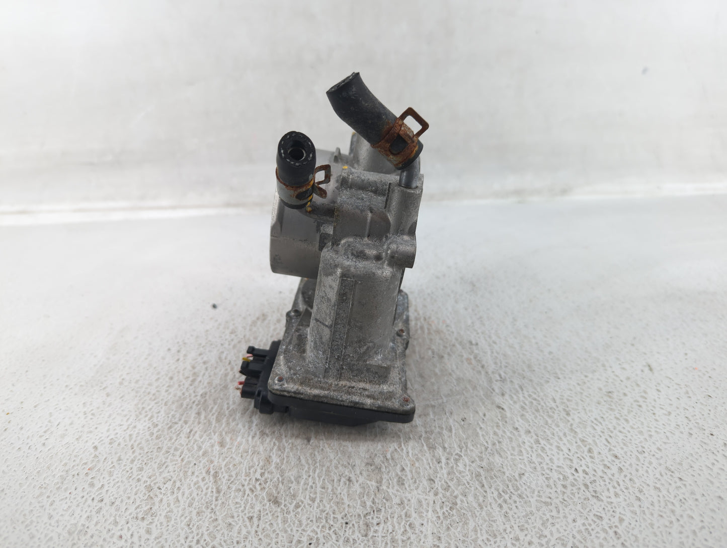 2014-2018 Kia Forte Throttle Body P/N:35100-2E000 Fits Fits 2011 2012 2013 2014 2015 2016 2017 2018 2019 2020 2021 OEM Used 