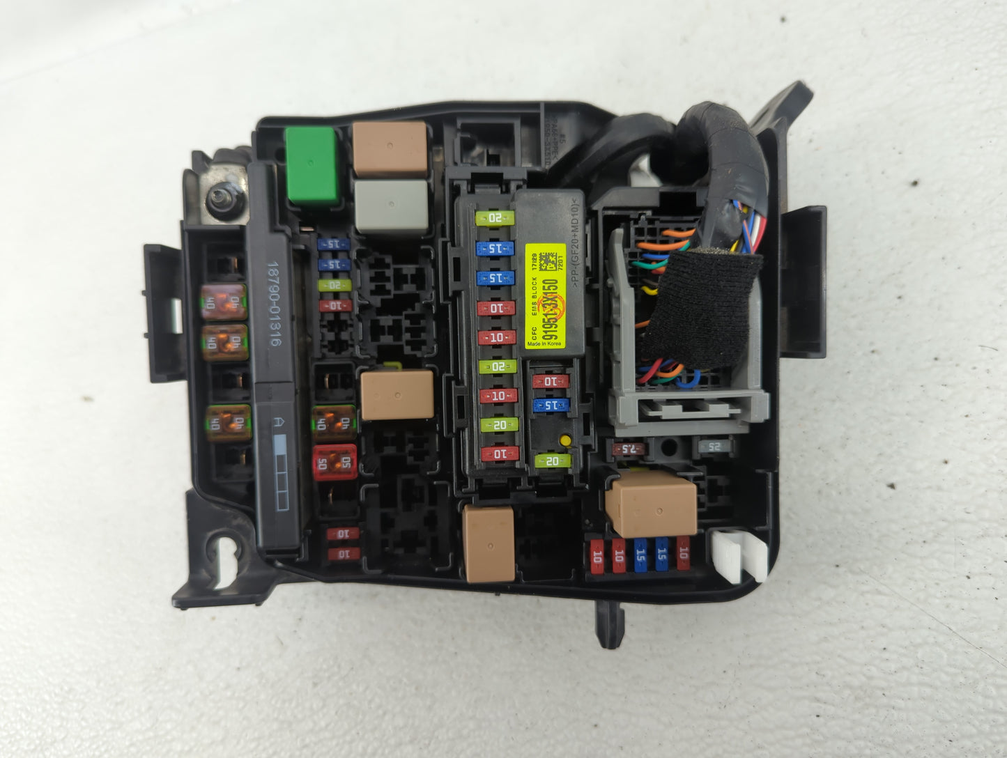 2017-2018 Kia Forte Fusebox Fuse Box Panel Relay Module P/N:91218 B0400 91950-A7760 Fits Fits 2017 2018 OEM Used Auto Parts 