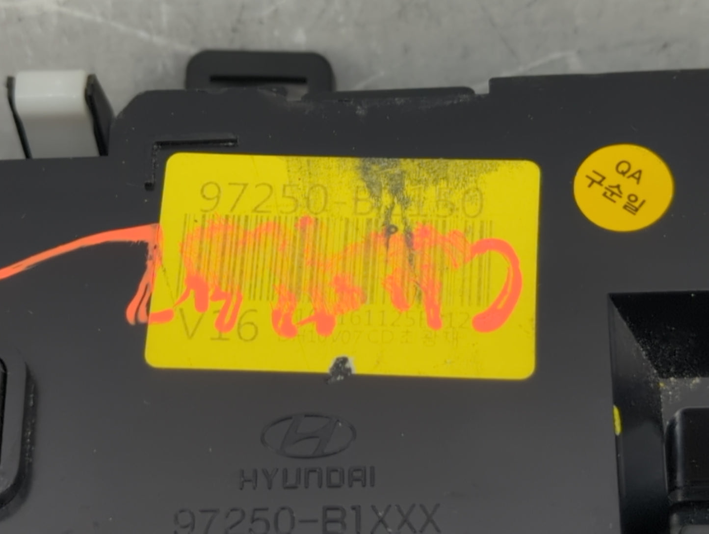 2017-2018 Kia Forte Climate Control Module Temperature AC/Heater Replacement P/N:97250-B Fits Fits 2017 2018 OEM Used Auto P