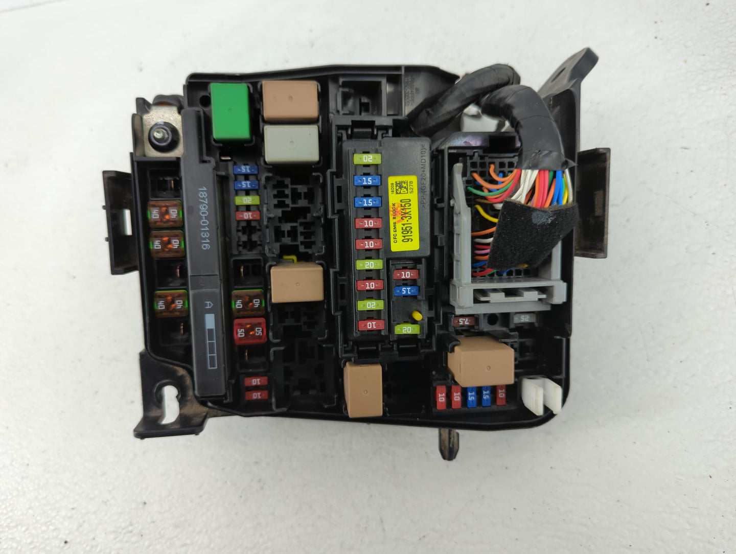 2017-2018 Kia Forte Fusebox Fuse Box Panel Relay Module P/N:91218 B0400 Fits Fits 2017 2018 OEM Used Auto Parts - Oemusedaut