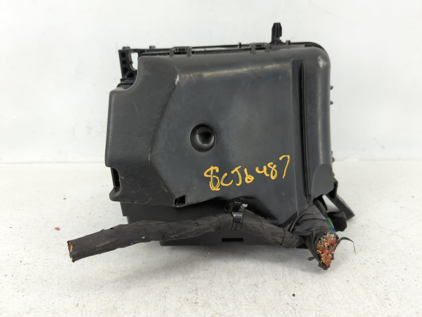 2017-2018 Kia Forte Fusebox Fuse Box Panel Relay Module P/N:91218 B0400 Fits Fits 2017 2018 OEM Used Auto Parts - Oemusedaut