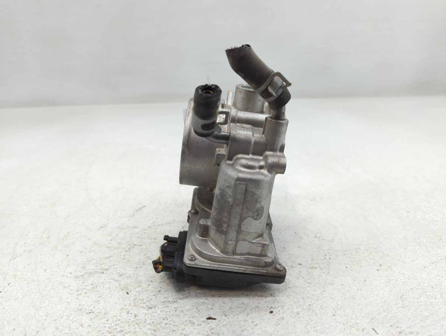 2014-2018 Kia Forte Throttle Body P/N:35100-2E000 Fits Fits 2011 2012 2013 2014 2015 2016 2017 2018 2019 2020 2021 OEM Used 