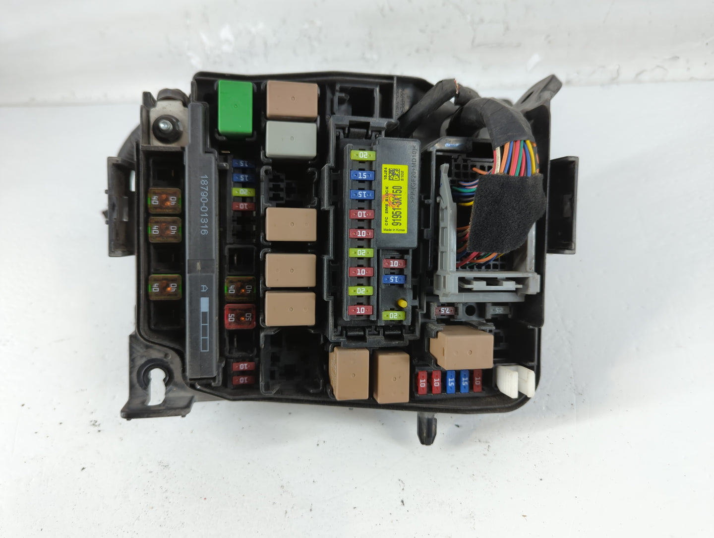 2017-2018 Kia Forte Fusebox Fuse Box Panel Relay Module P/N:91221 B0110 Fits Fits 2017 2018 OEM Used Auto Parts - Oemusedaut