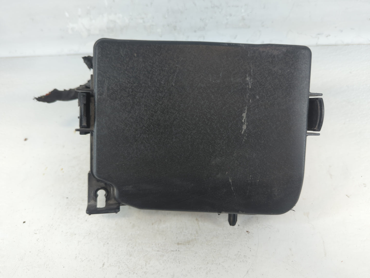 2017-2018 Kia Forte Fusebox Fuse Box Panel Relay Module P/N:91218 B0400 Fits Fits 2017 2018 OEM Used Auto Parts - Oemusedaut