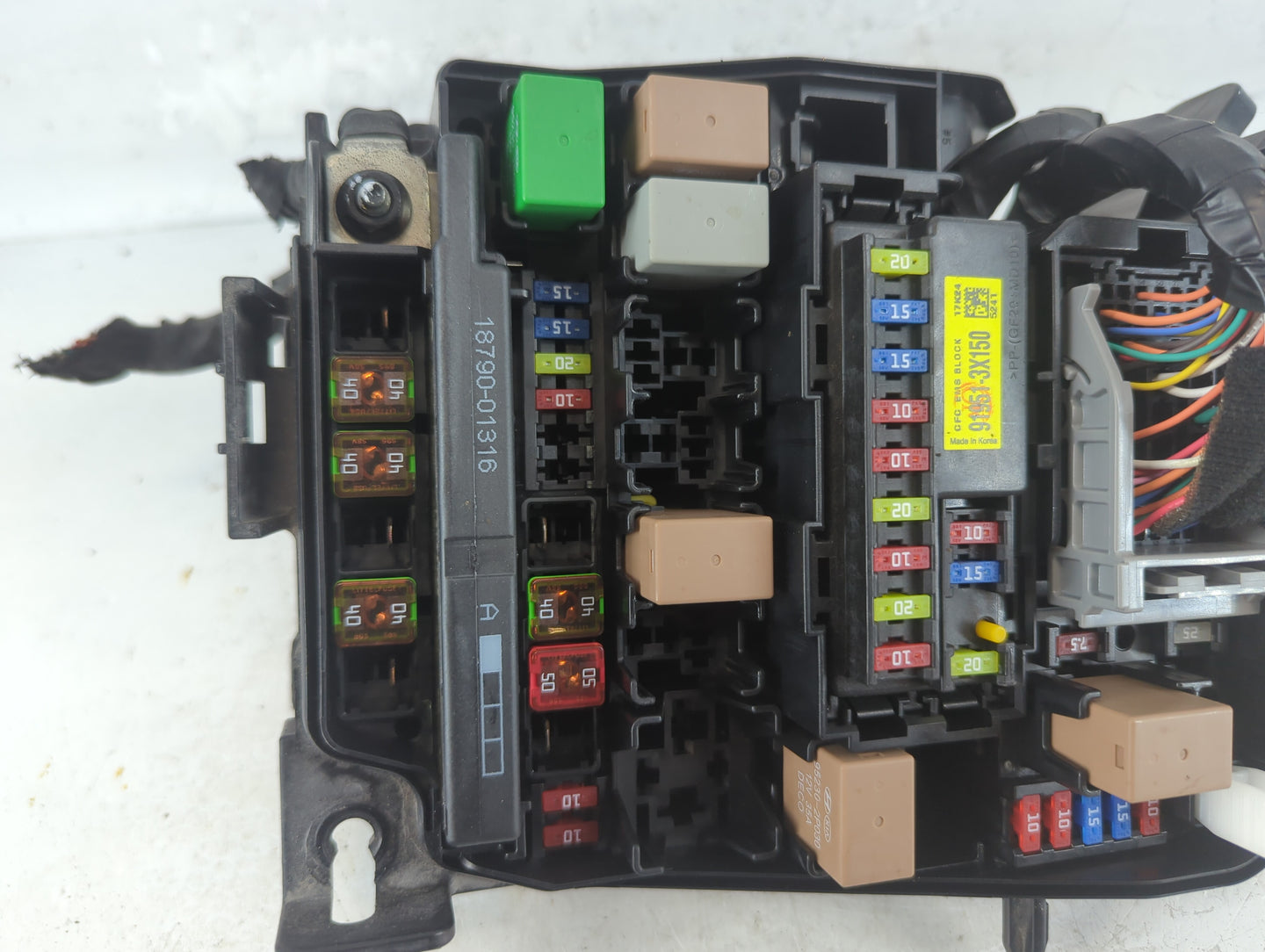 2017-2018 Kia Forte Fusebox Fuse Box Panel Relay Module P/N:91218 B0400 Fits Fits 2017 2018 OEM Used Auto Parts - Oemusedaut