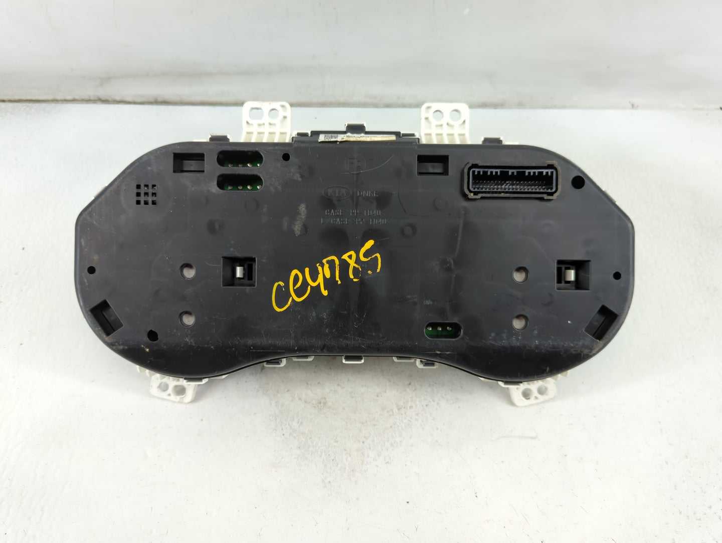 2017-2018 Kia Forte Instrument Cluster Speedometer Gauges P/N:94003-B0301 Fits Fits 2017 2018 OEM Used Auto Parts - Oemuseda