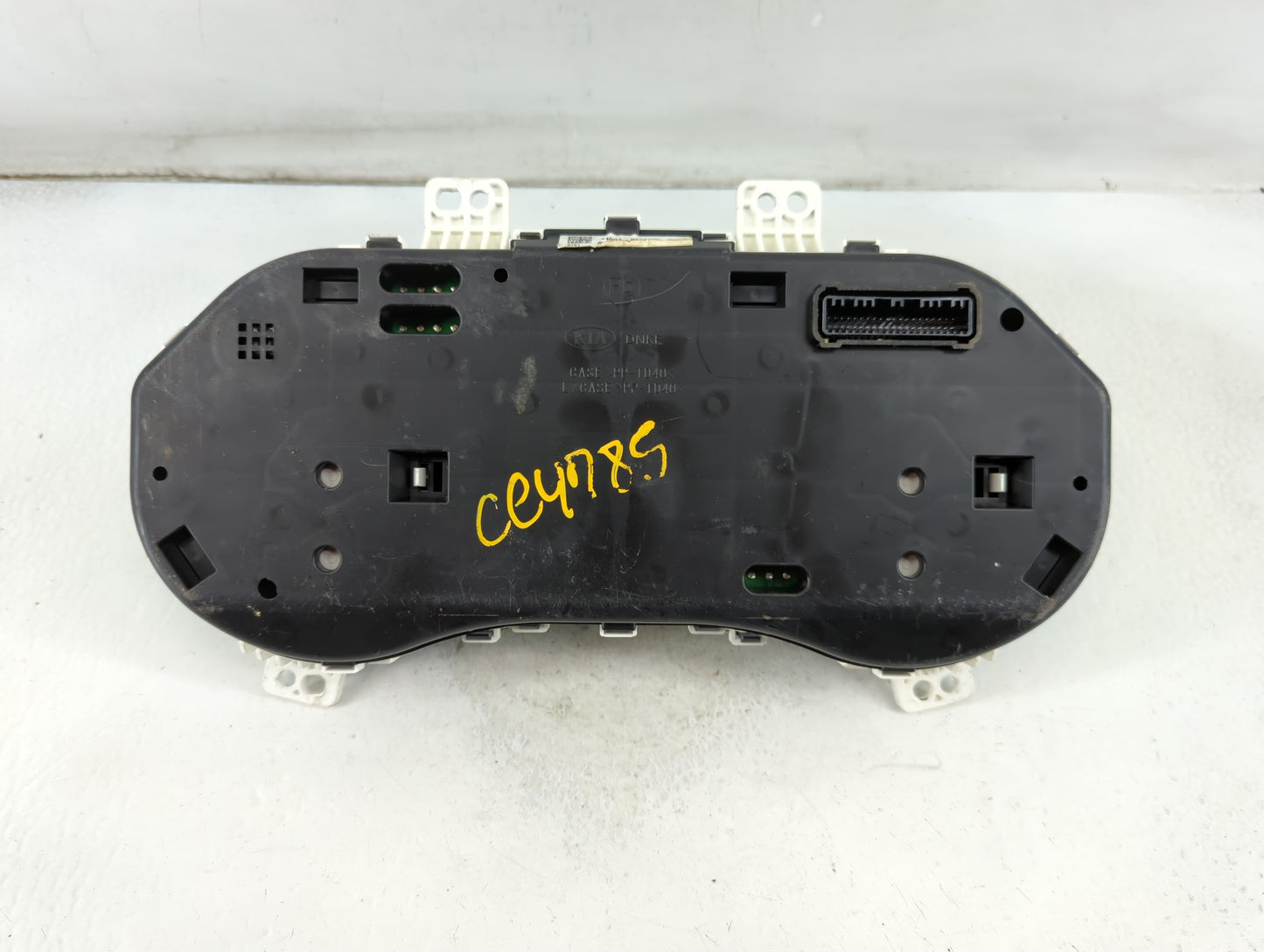 2017-2018 Kia Forte Instrument Cluster Speedometer Gauges P/N:94003-B0301 Fits Fits 2017 2018 OEM Used Auto Parts - Oemuseda