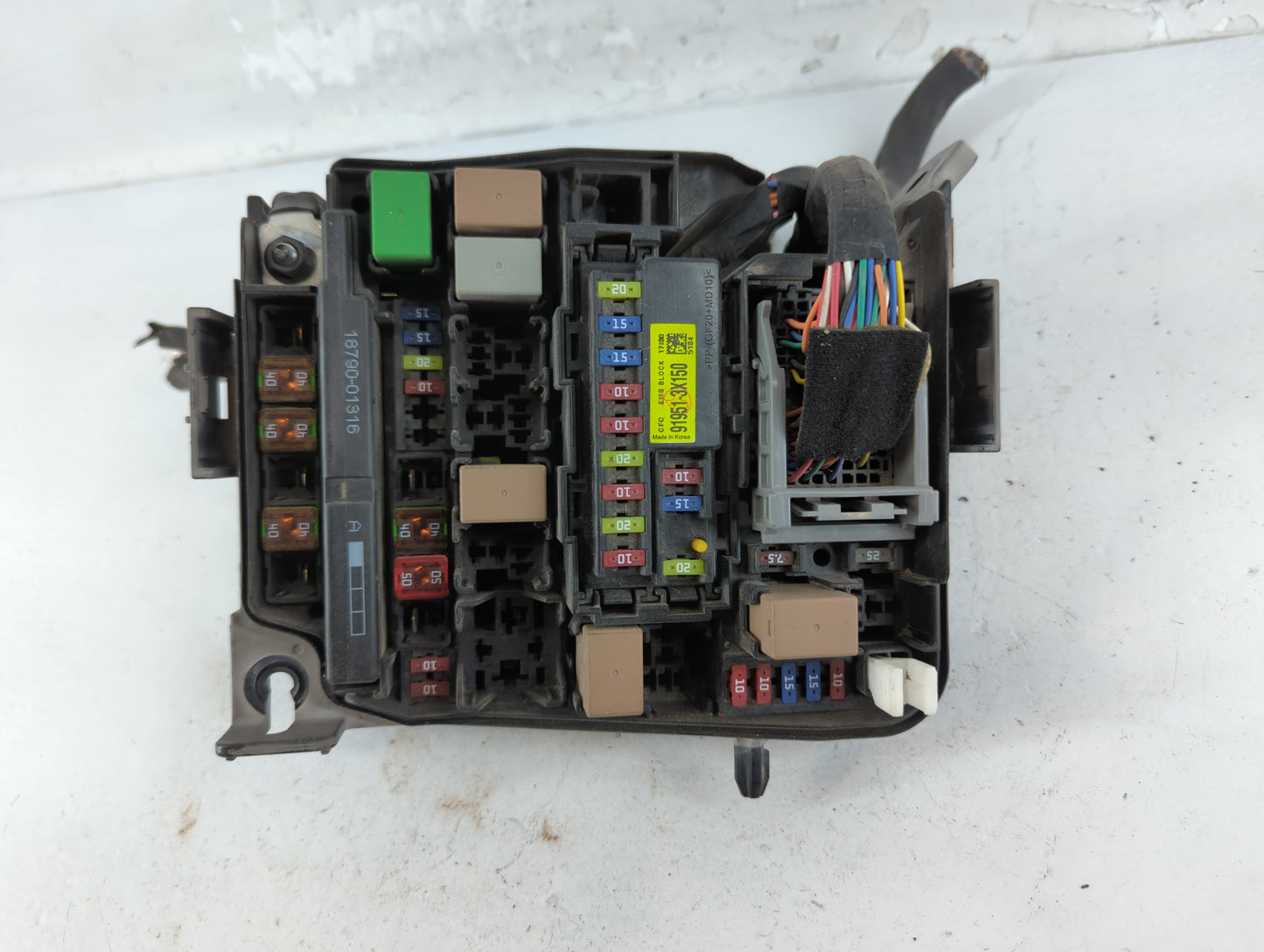 2017-2018 Kia Forte Fusebox Fuse Box Panel Relay Module P/N:1710101943 91950-3X510 Fits Fits 2017 2018 OEM Used Auto Parts -