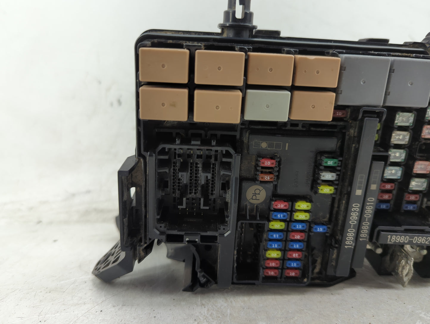 2017-2019 Kia Niro Fusebox Fuse Box Panel Relay Module Fits Fits 2017 2018 2019 OEM Used Auto Parts - Oemusedautoparts1.com