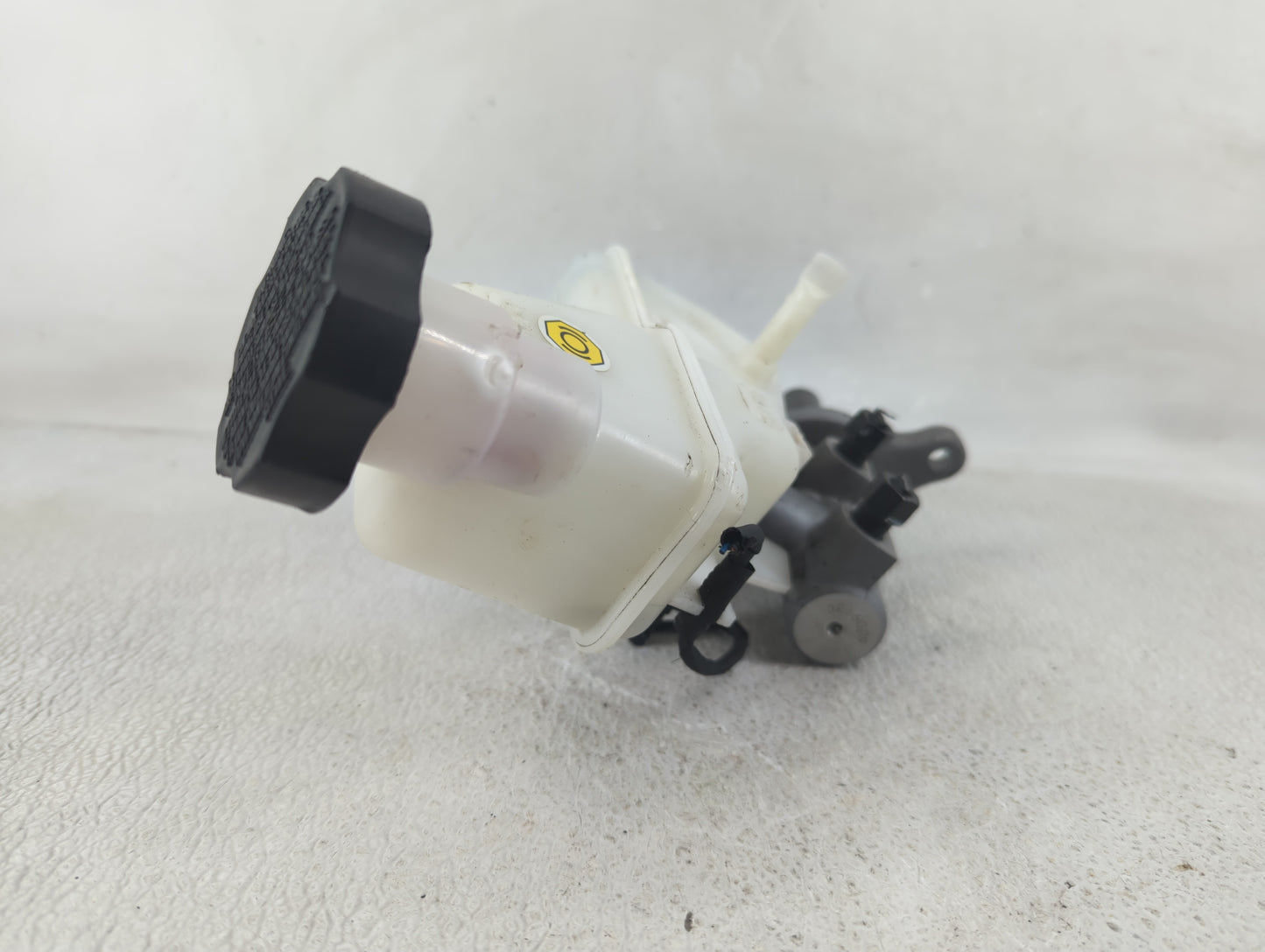 2016-2020 Kia Optima Brake Master Cylinder - Oemusedautoparts1.com
