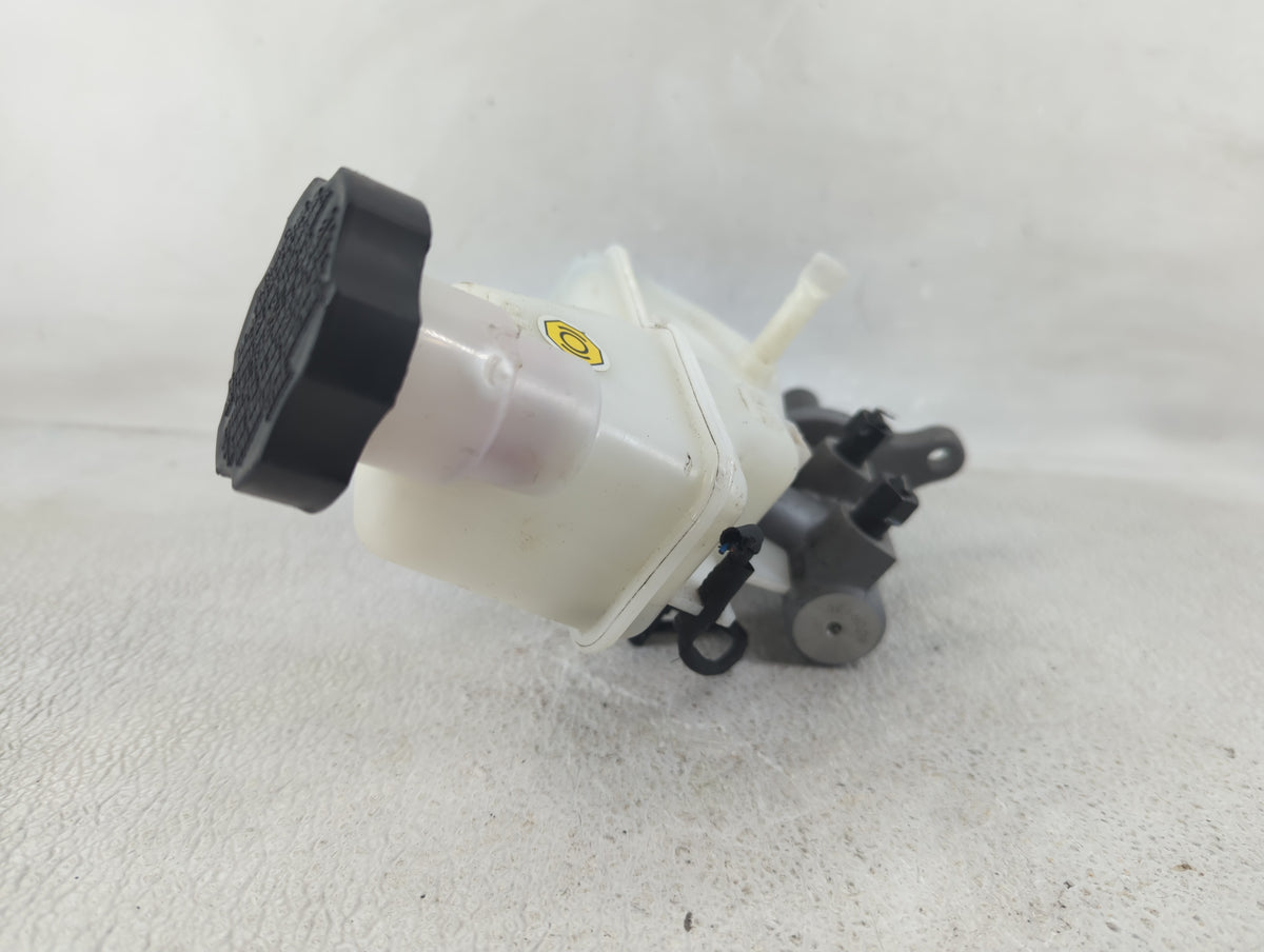 2016-2020 Kia Optima Brake Master Cylinder 1220802 - Oemusedautoparts1.com