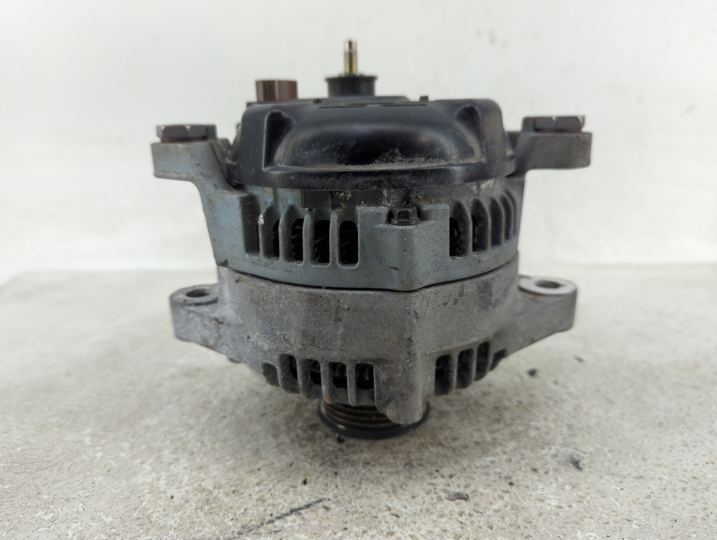 2016-2020 Kia Optima Alternator Replacement Generator Charging Assembly Engine OEM P/N:37300-2G061 Fits OEM Used Auto Parts 