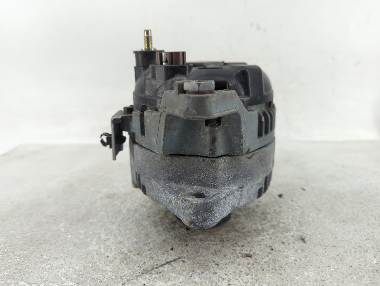 2016-2020 Kia Optima Alternator Replacement Generator Charging Assembly Engine OEM P/N:37300-2G061 Fits OEM Used Auto Parts 