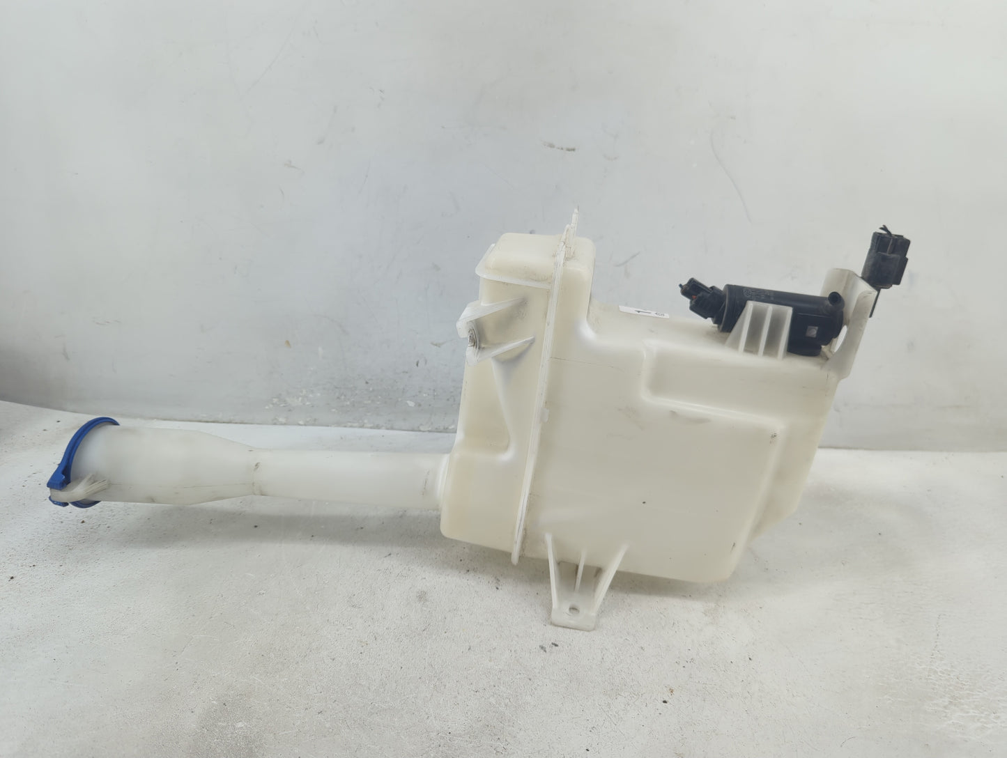 2016-2020 Kia Optima Windshield Washer Fluid Reservoir Bottle Oem 1410282 - Oemusedautoparts1.com