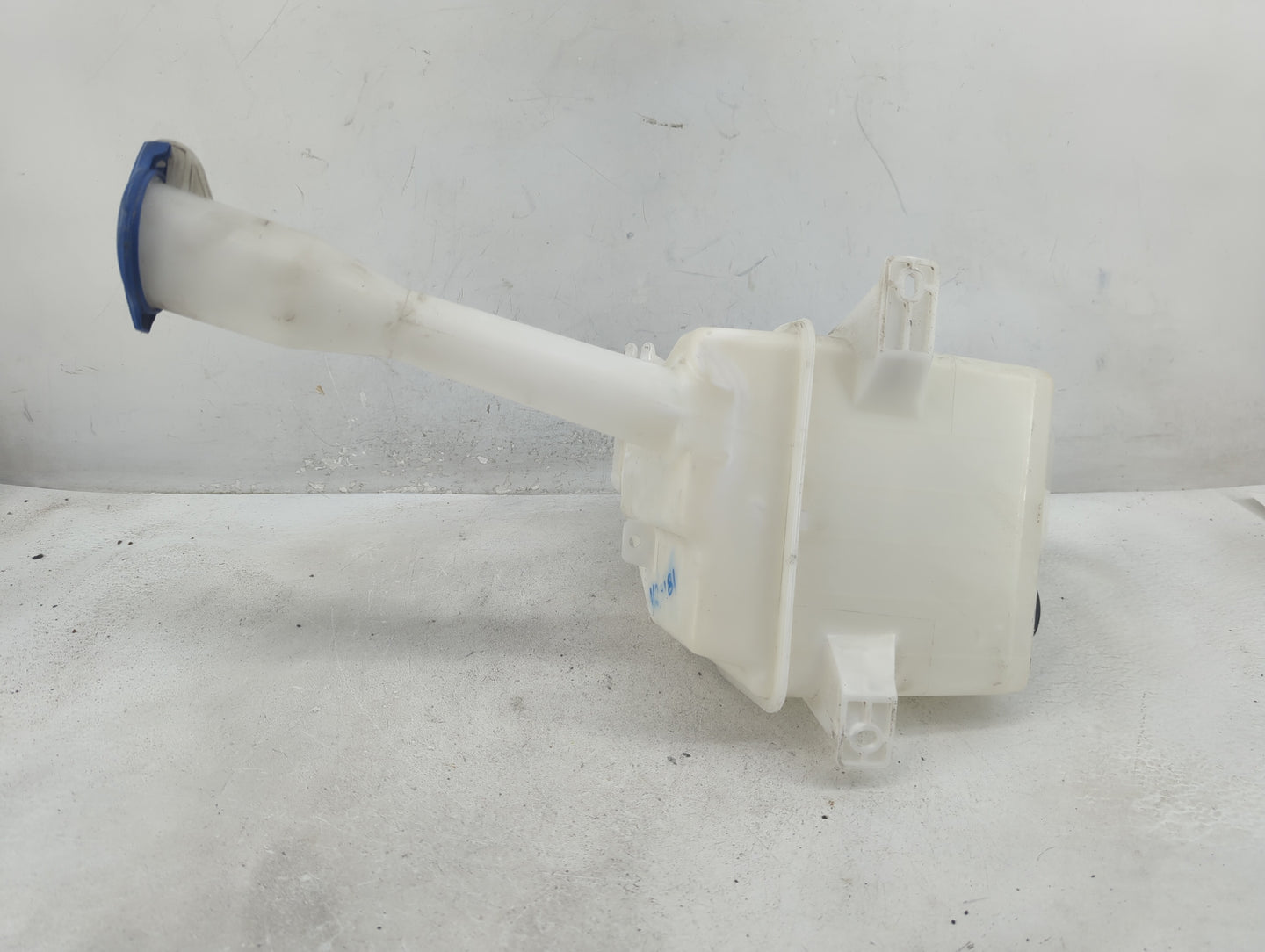 2016-2020 Kia Optima Windshield Washer Fluid Reservoir Bottle Oem 1410282 - Oemusedautoparts1.com
