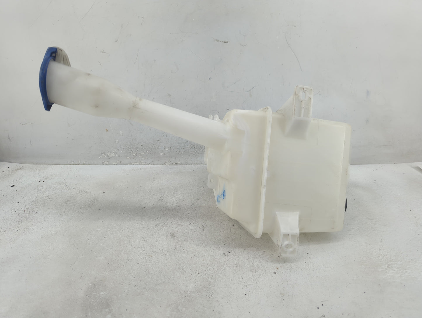 2016-2020 Kia Optima Windshield Washer Fluid Reservoir Bottle Oem 1410282 - Oemusedautoparts1.com