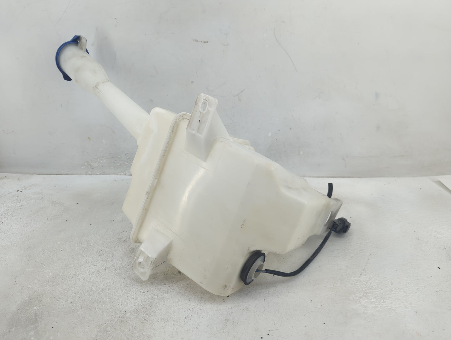 2016-2020 Kia Optima Windshield Washer Fluid Reservoir Bottle Oem 1410282 - Oemusedautoparts1.com