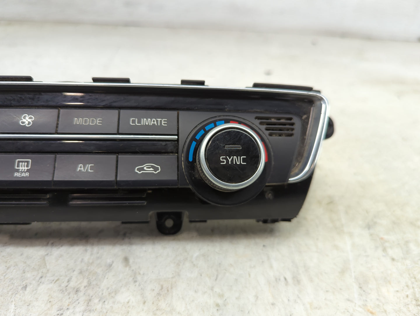 2018 Kia Optima Climate Control Module Temperature AC/Heater Replacement P/N:97250-D5701 Fits OEM Used Auto Parts - Oemuseda