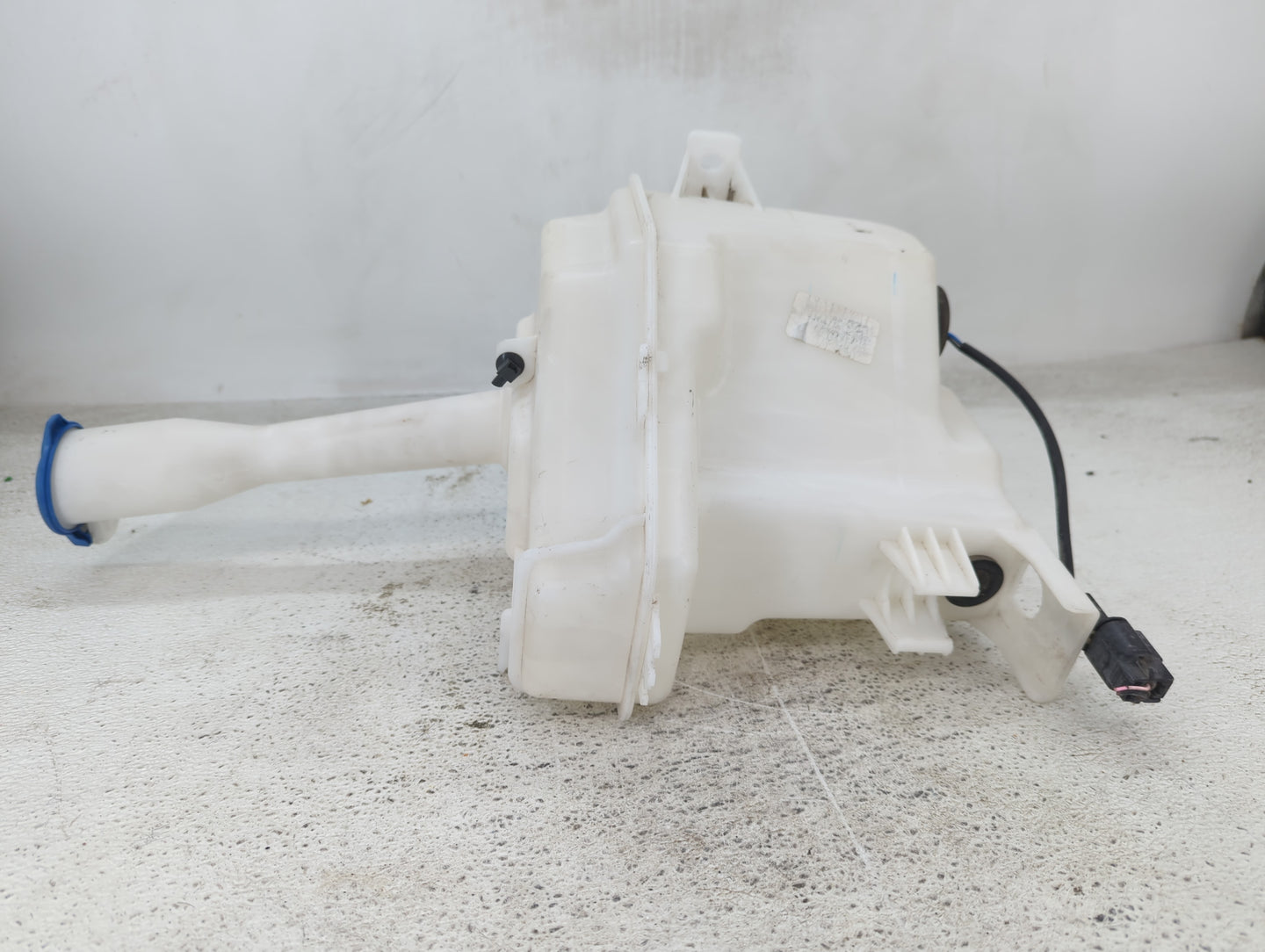 2016-2020 Kia Optima Windshield Washer Fluid Reservoir Bottle Oem - Oemusedautoparts1.com