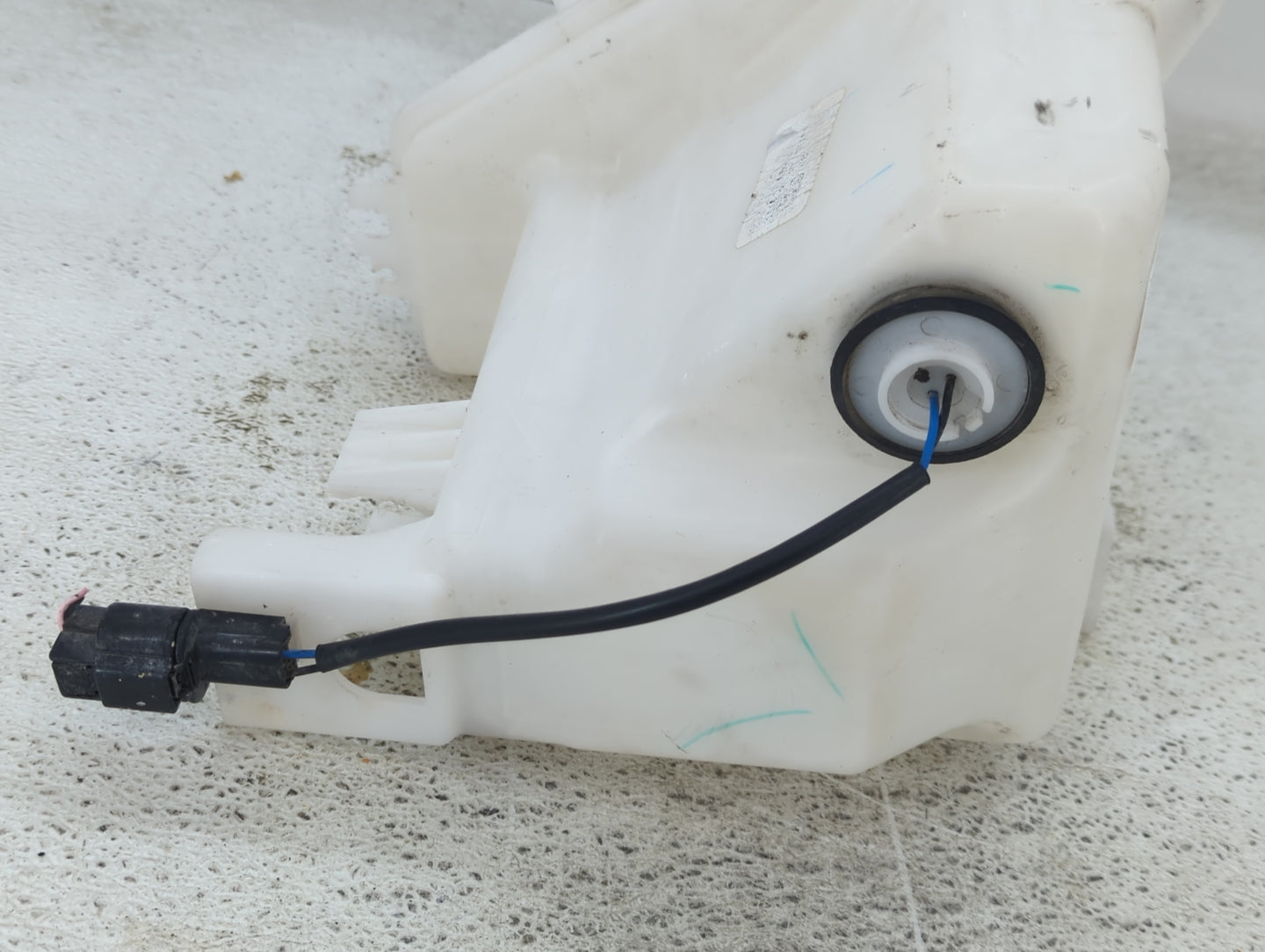 2016-2020 Kia Optima Windshield Washer Fluid Reservoir Bottle Oem - Oemusedautoparts1.com