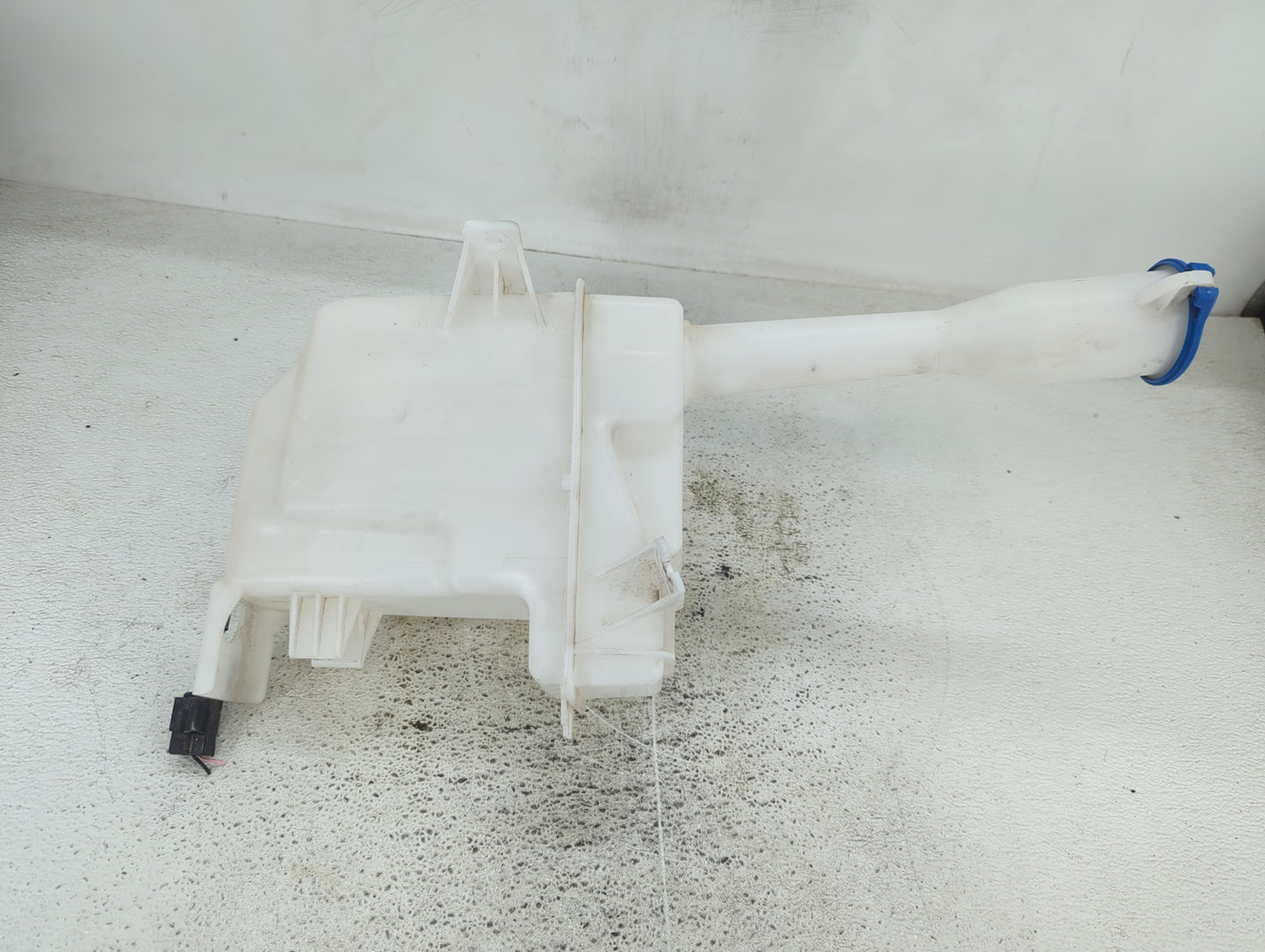 2016-2020 Kia Optima Windshield Washer Fluid Reservoir Bottle Oem - Oemusedautoparts1.com
