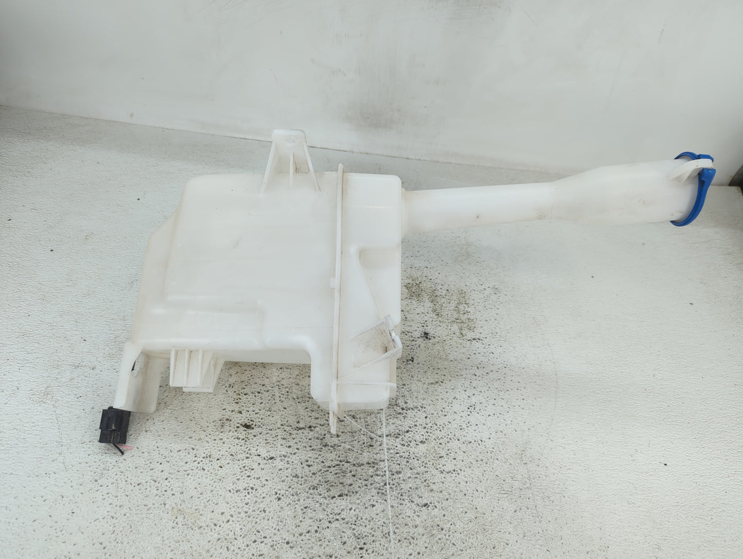 2016-2020 Kia Optima Windshield Washer Fluid Reservoir Bottle Oem - Oemusedautoparts1.com