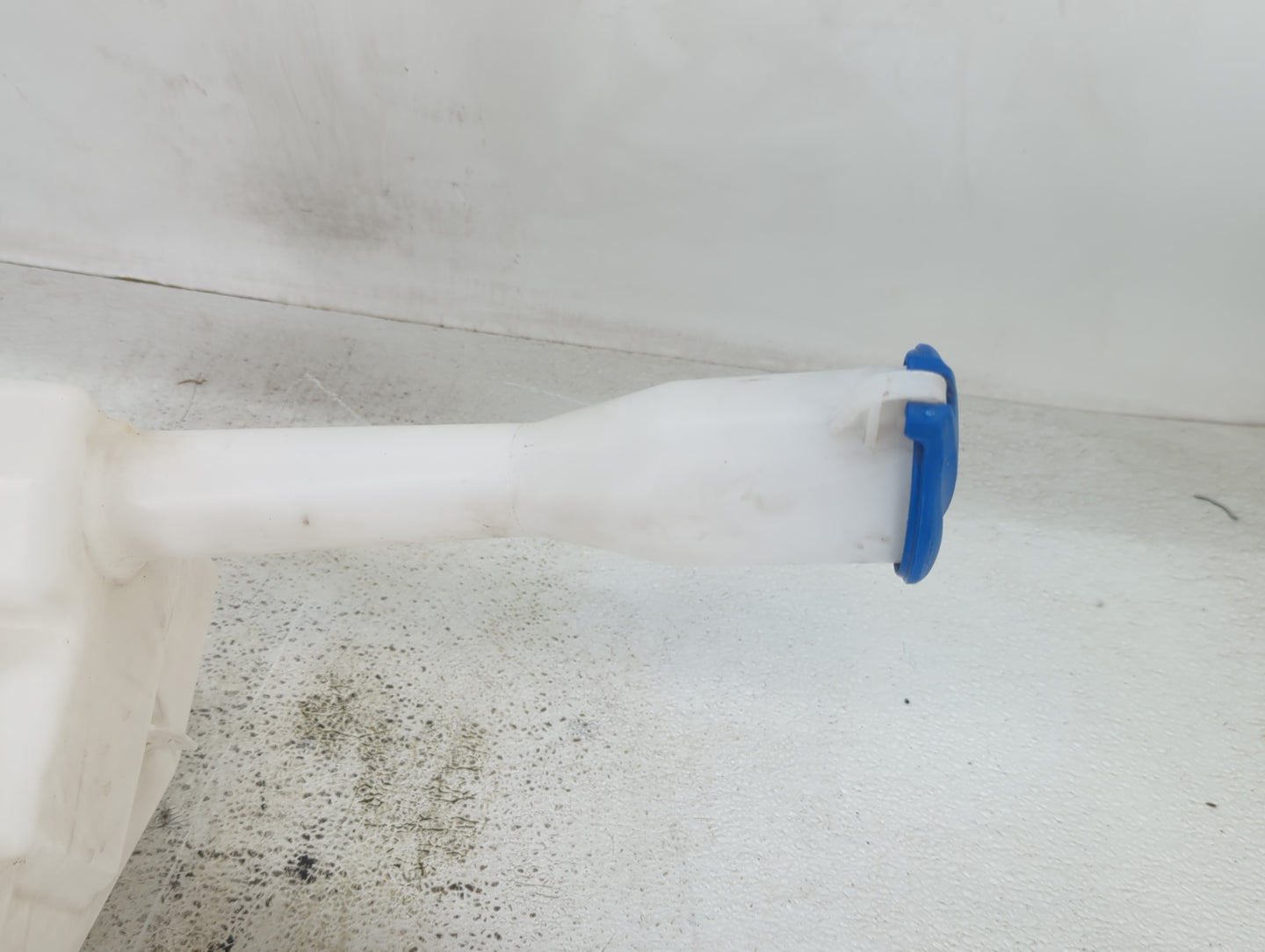 2016-2020 Kia Optima Windshield Washer Fluid Reservoir Bottle Oem - Oemusedautoparts1.com