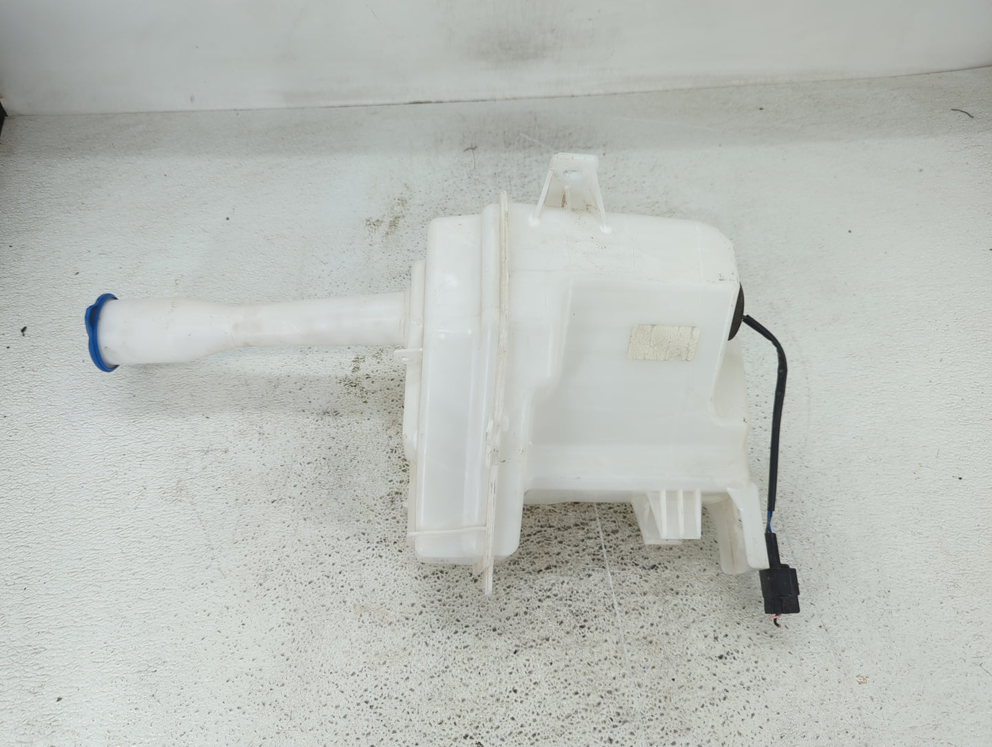 2016-2020 Kia Optima Windshield Washer Fluid Reservoir Bottle Oem - Oemusedautoparts1.com