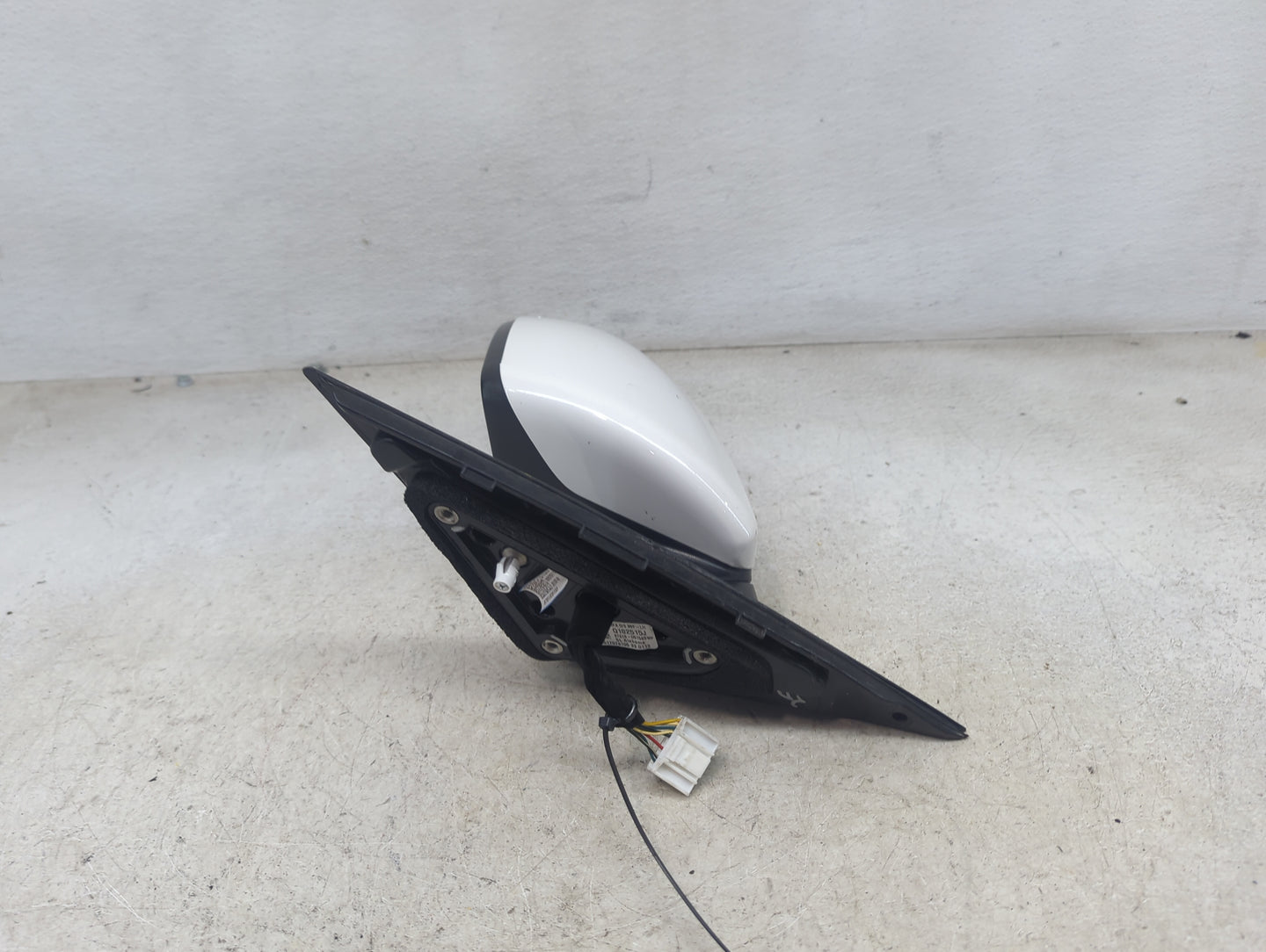 2016-2018 Kia Optima Driver Side View Mirror - Left Door Mirror OEM Used - Oemusedautoparts1.com