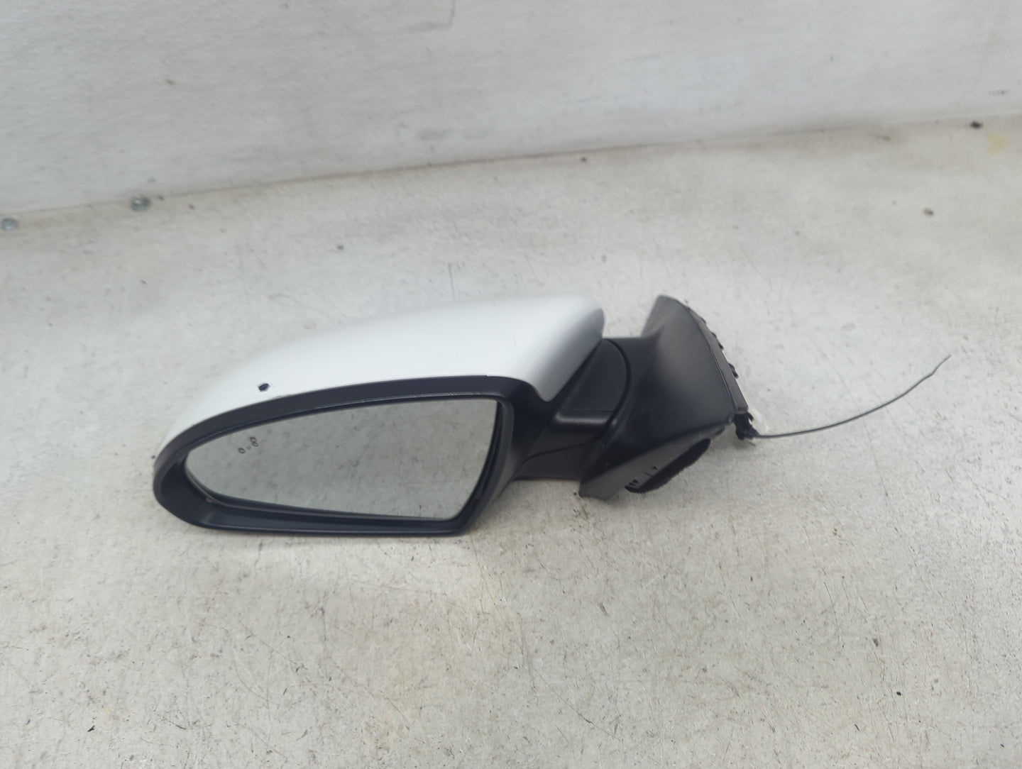 2016-2018 Kia Optima Driver Side View Mirror - Left Door Mirror OEM Used - Oemusedautoparts1.com