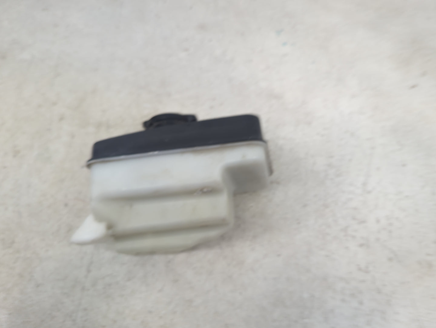 2016-2020 Kia Optima Radiator Coolant Overflow Expansion Tank Bottle 1478831 - Oemusedautoparts1.com
