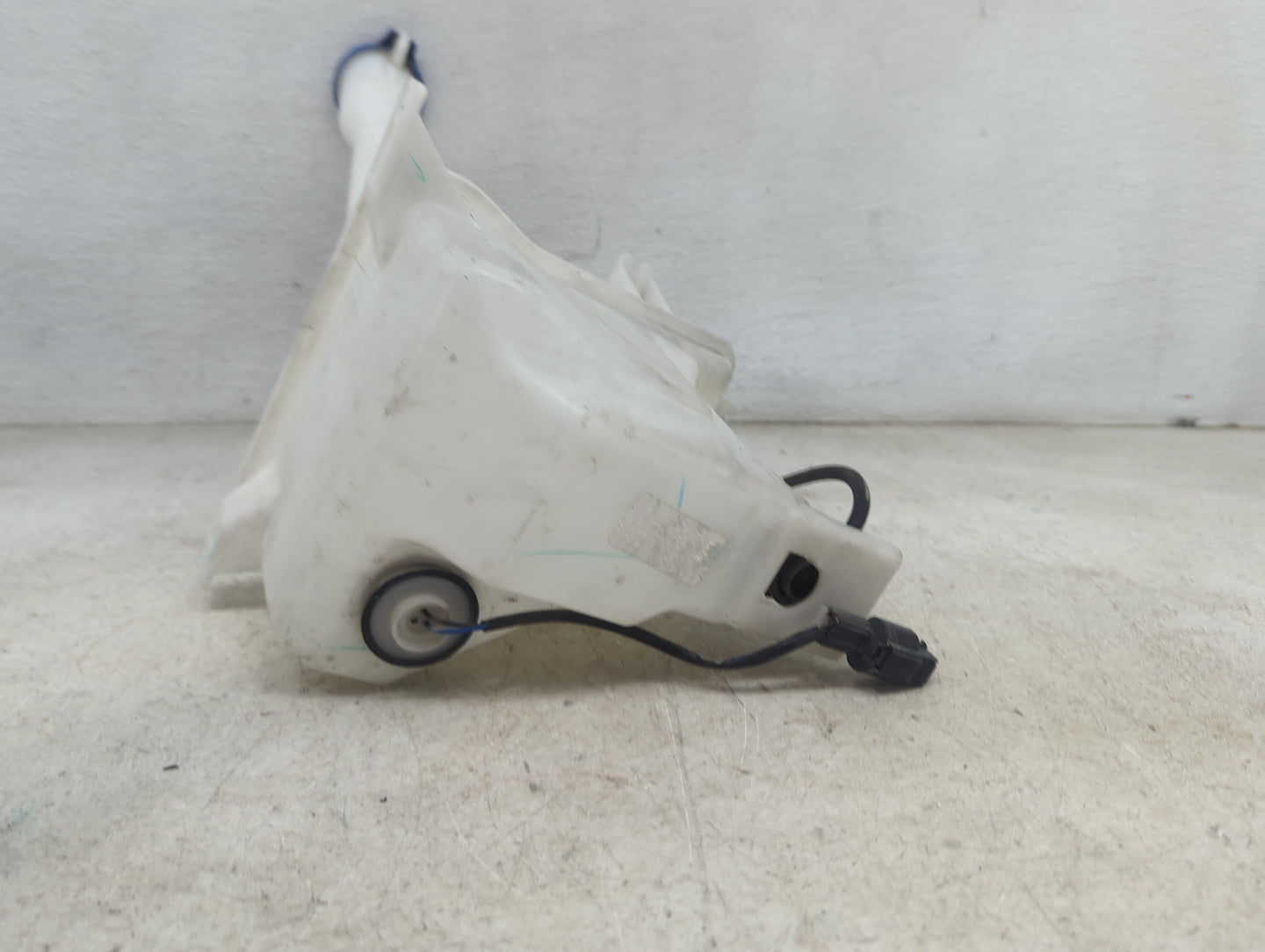 2016-2020 Kia Optima Windshield Washer Fluid Reservoir Bottle Oem 1478914 - Oemusedautoparts1.com
