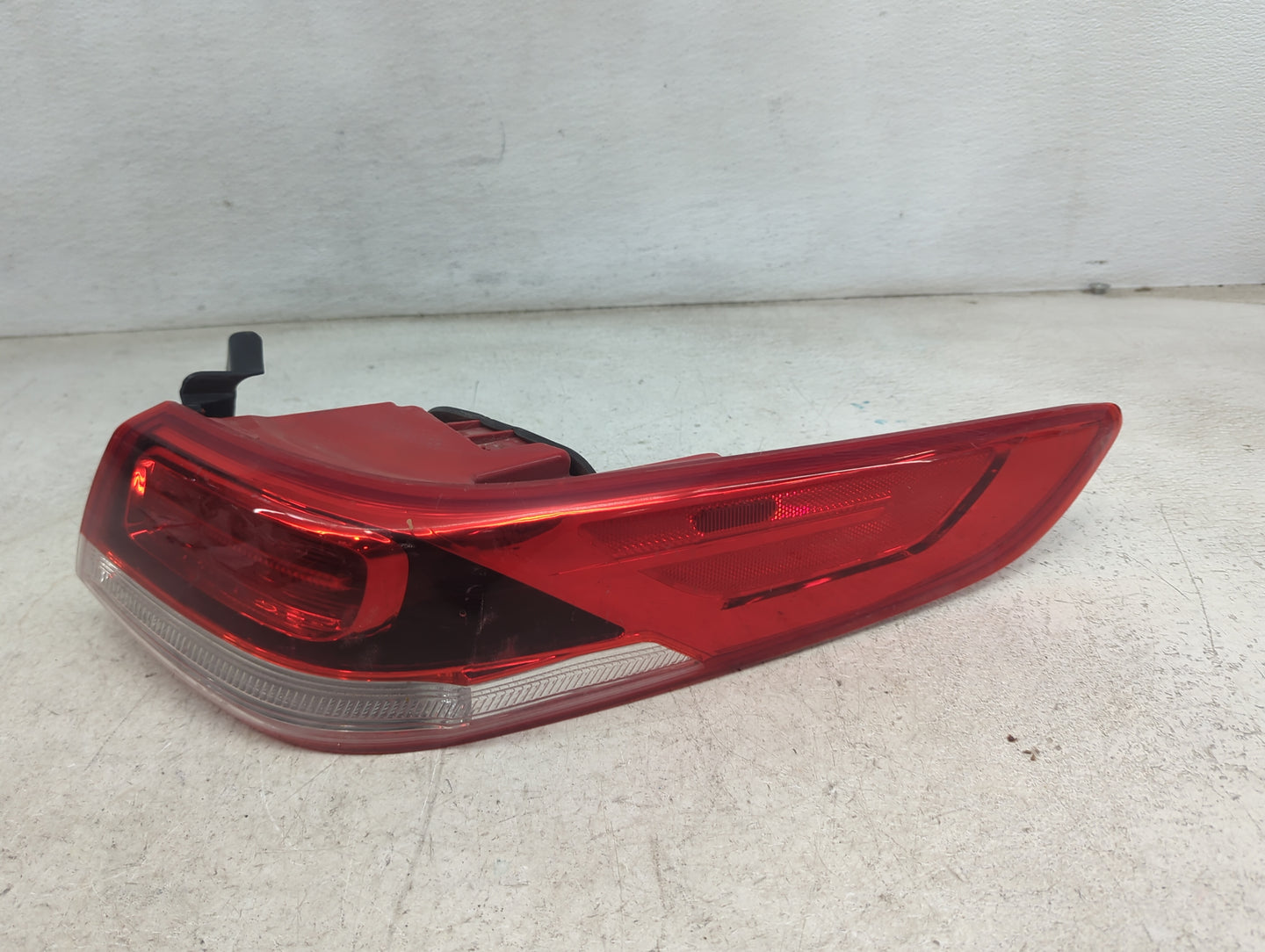 2016-2020 Kia Optima Passenger Right Side Deck Lid Mounted Tail Light 1479061 - Oemusedautoparts1.com