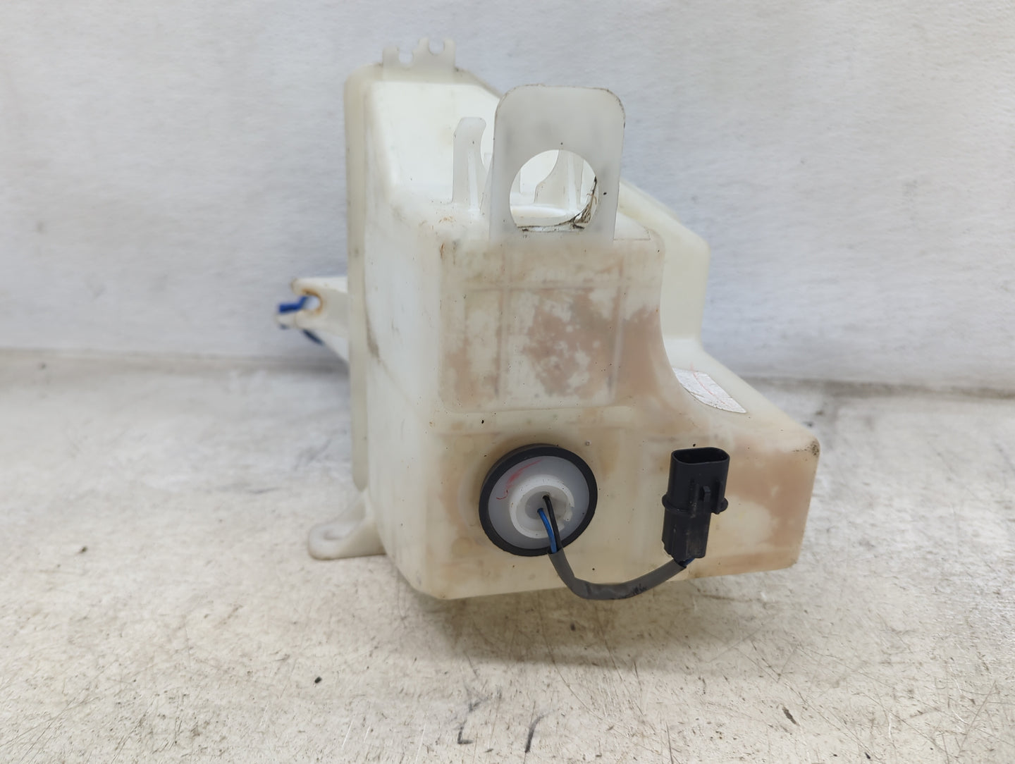 2016-2020 Kia Optima Windshield Washer Fluid Reservoir Bottle 1482215 - Oemusedautoparts1.com