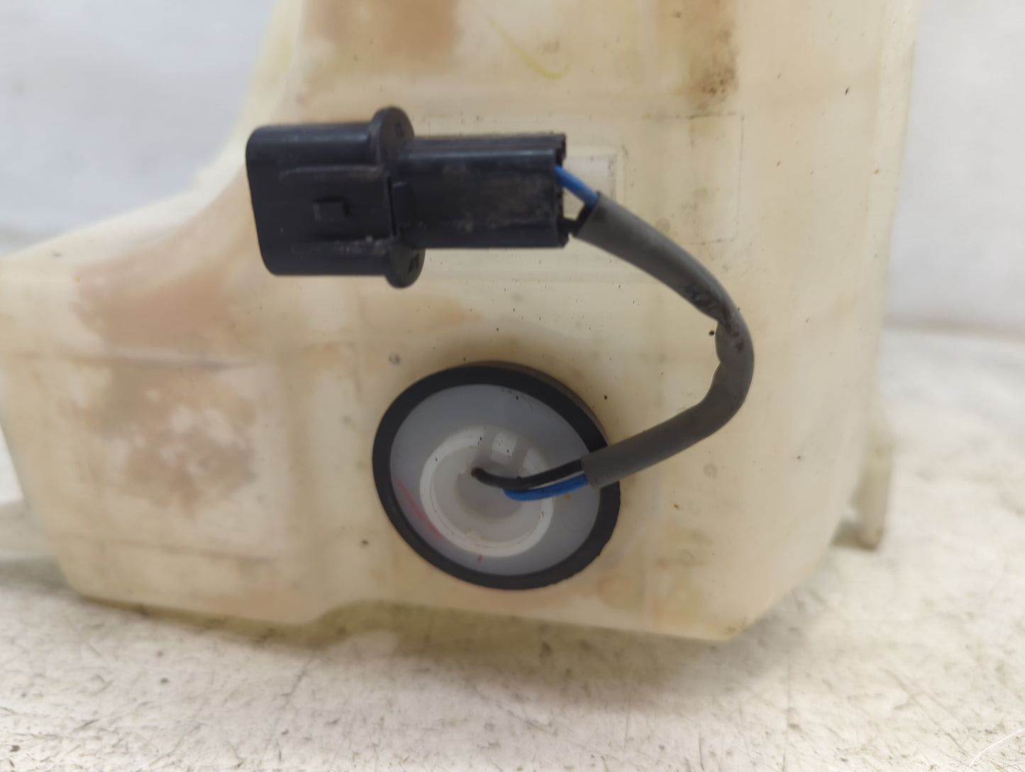 2016-2020 Kia Optima Windshield Washer Fluid Reservoir Bottle 1482215 - Oemusedautoparts1.com