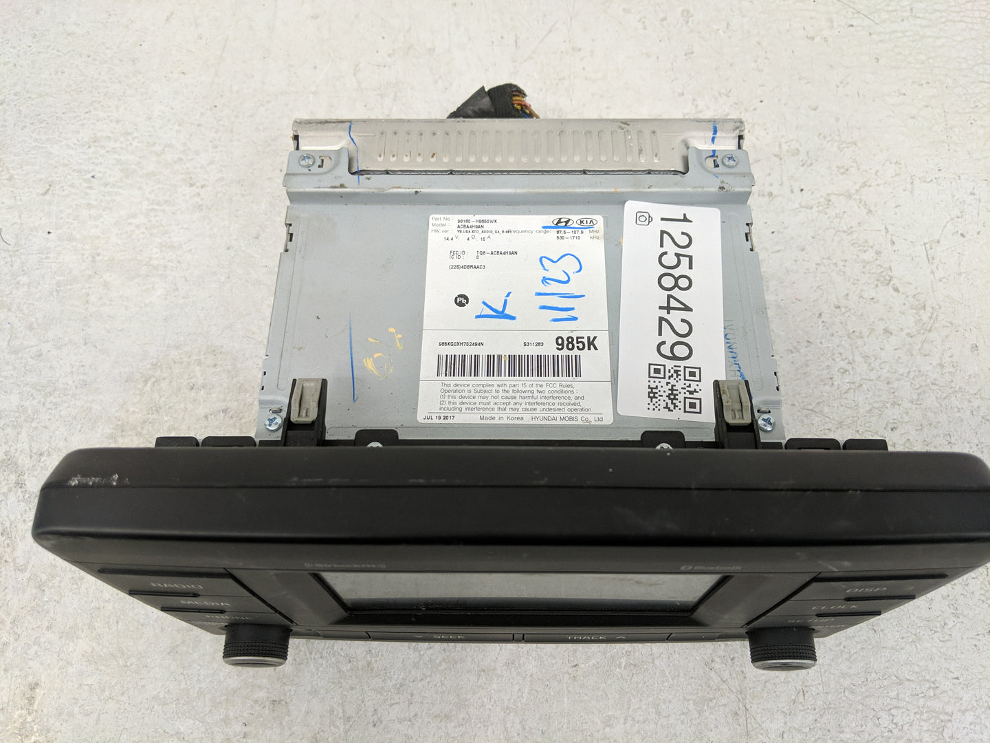 2018-2019 Kia Rio Radio AM FM Cd Player Receiver Replacement P/N:96180-H9860WK Fits Fits 2018 2019 OEM Used Auto Parts - Oem