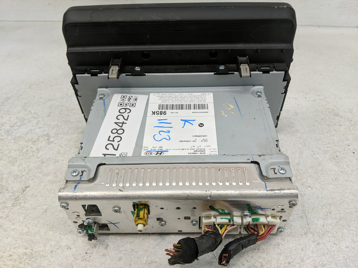 2018-2019 Kia Rio Radio AM FM Cd Player Receiver Replacement P/N:96180-H9860WK Fits Fits 2018 2019 OEM Used Auto Parts - Oem