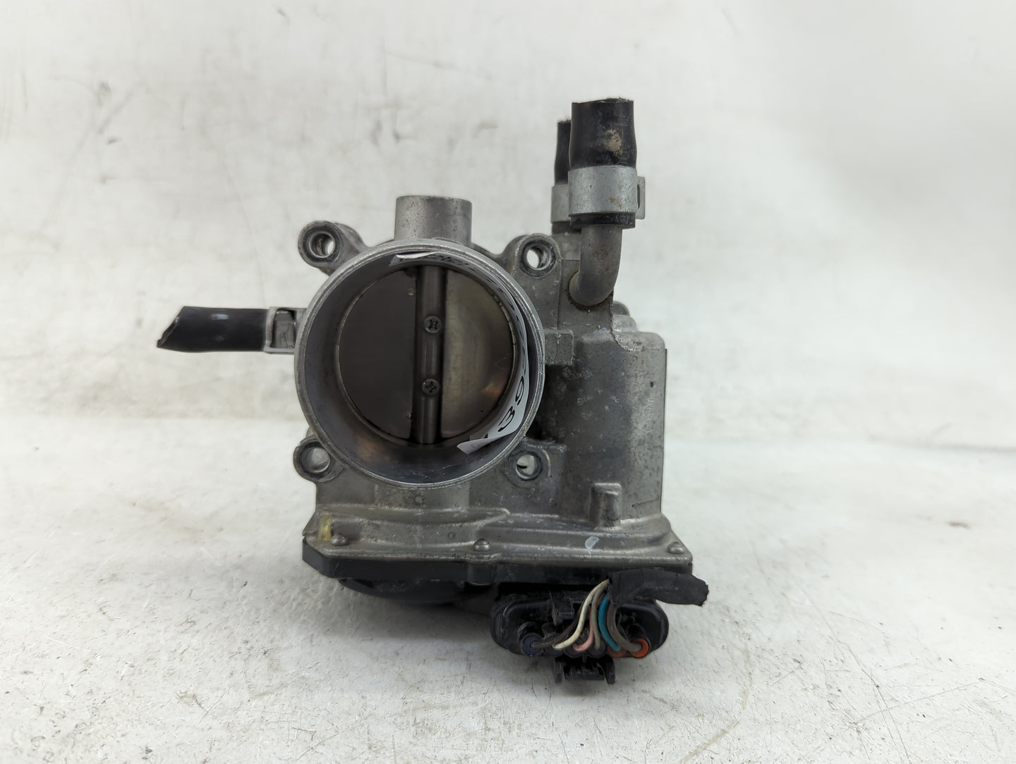 2012-2019 Kia Rio Throttle Body P/N:35100-2B300 Fits Fits 2012 2013 2014 2015 2016 2017 2018 2019 OEM Used Auto Parts - Oemu