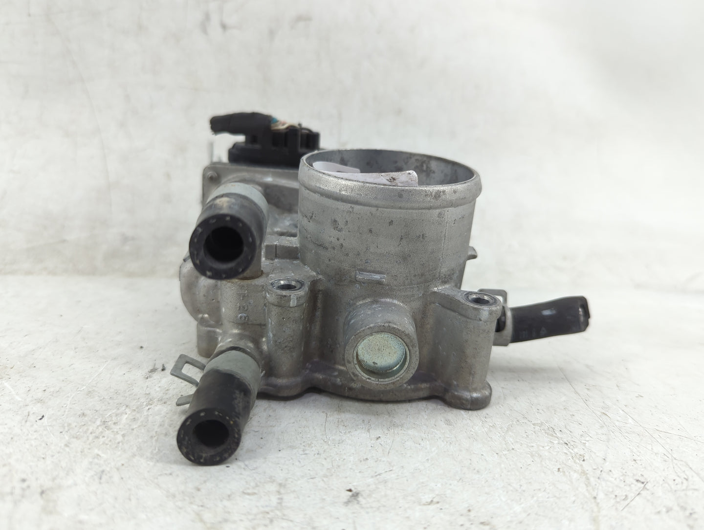 2012-2019 Kia Rio Throttle Body P/N:35100-2B300 Fits Fits 2012 2013 2014 2015 2016 2017 2018 2019 OEM Used Auto Parts - Oemu