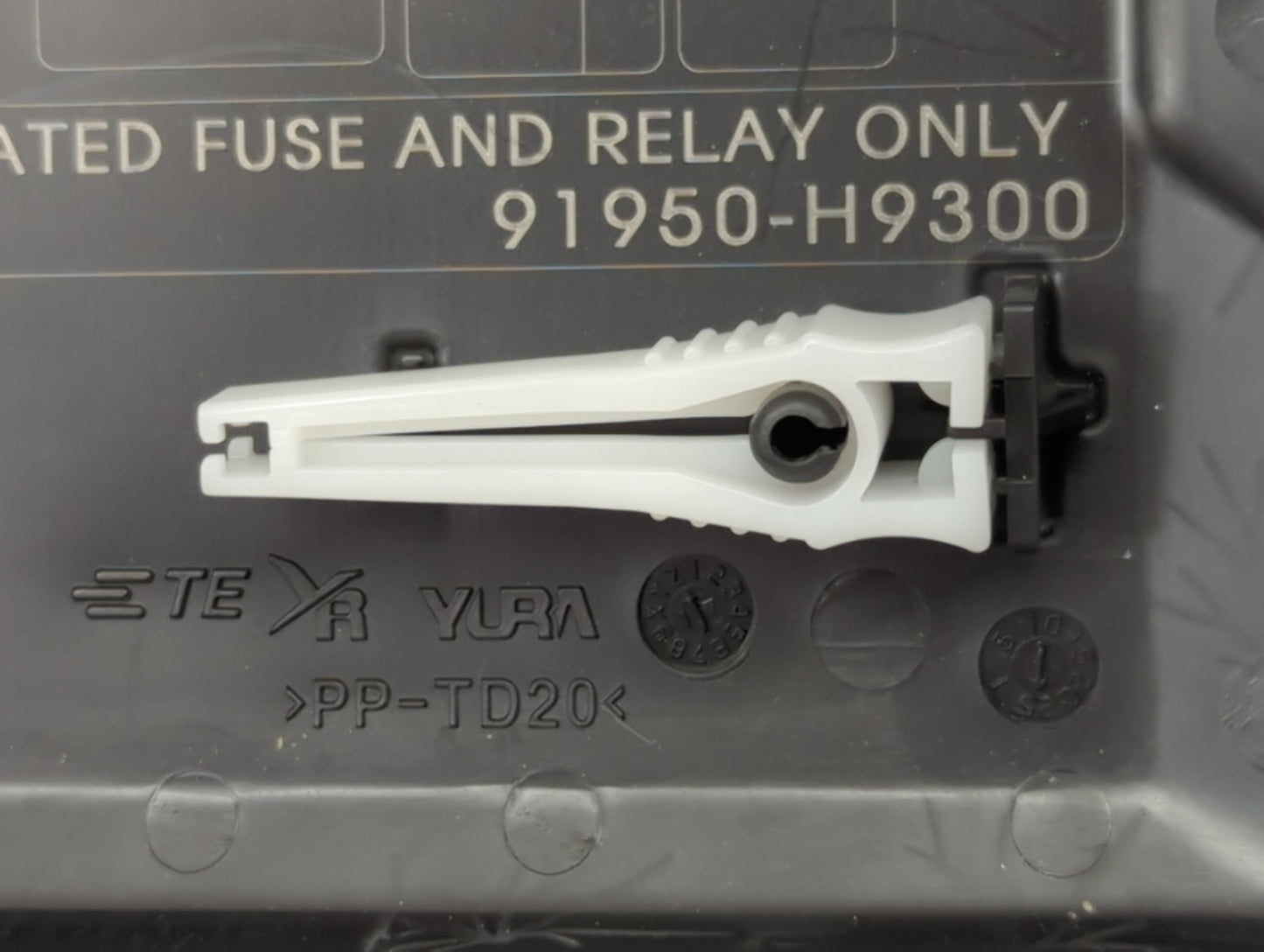 2018-2019 Kia Rio Fusebox Fuse Box Panel Relay Module P/N:91950-H9300 Fits Fits 2018 2019 OEM Used Auto Parts - Oemusedautop