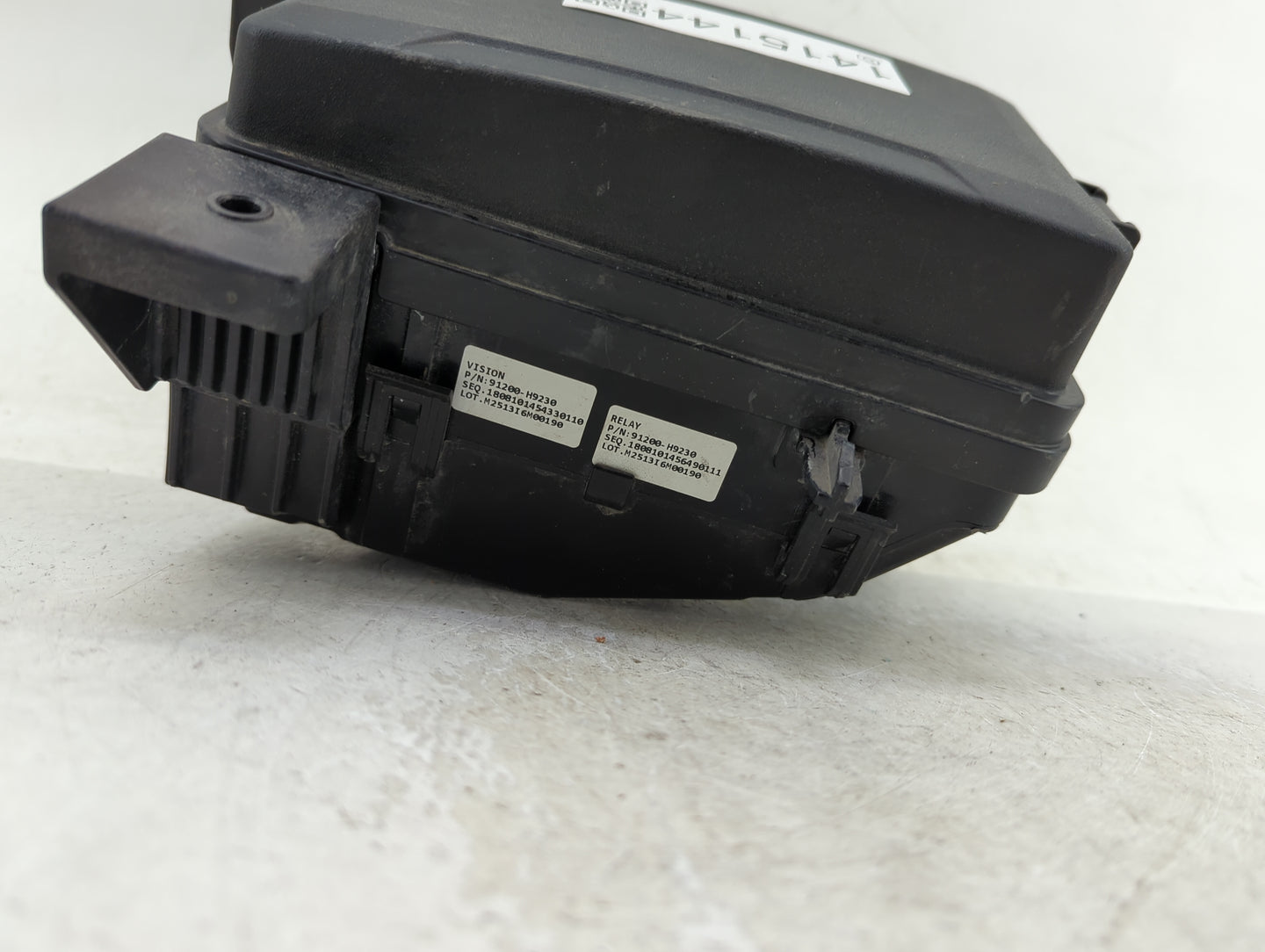 2018-2019 Kia Rio Fusebox Fuse Box Panel Relay Module P/N:91200-H9230 Fits Fits 2018 2019 OEM Used Auto Parts - Oemusedautop