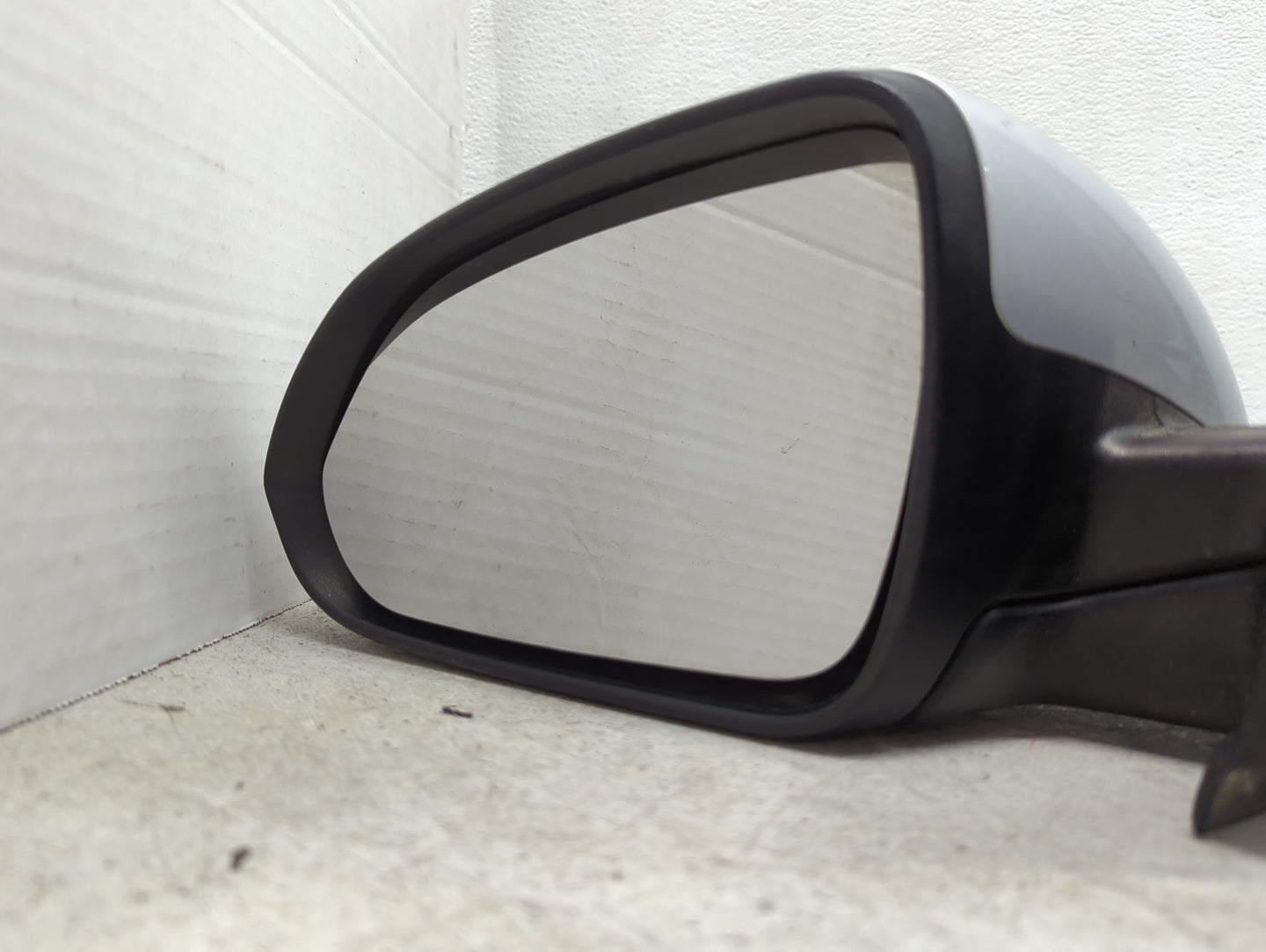 2018-2020 Kia Rio Driver Side View Mirror - Left Door Mirror OEM Used - Oemusedautoparts1.com